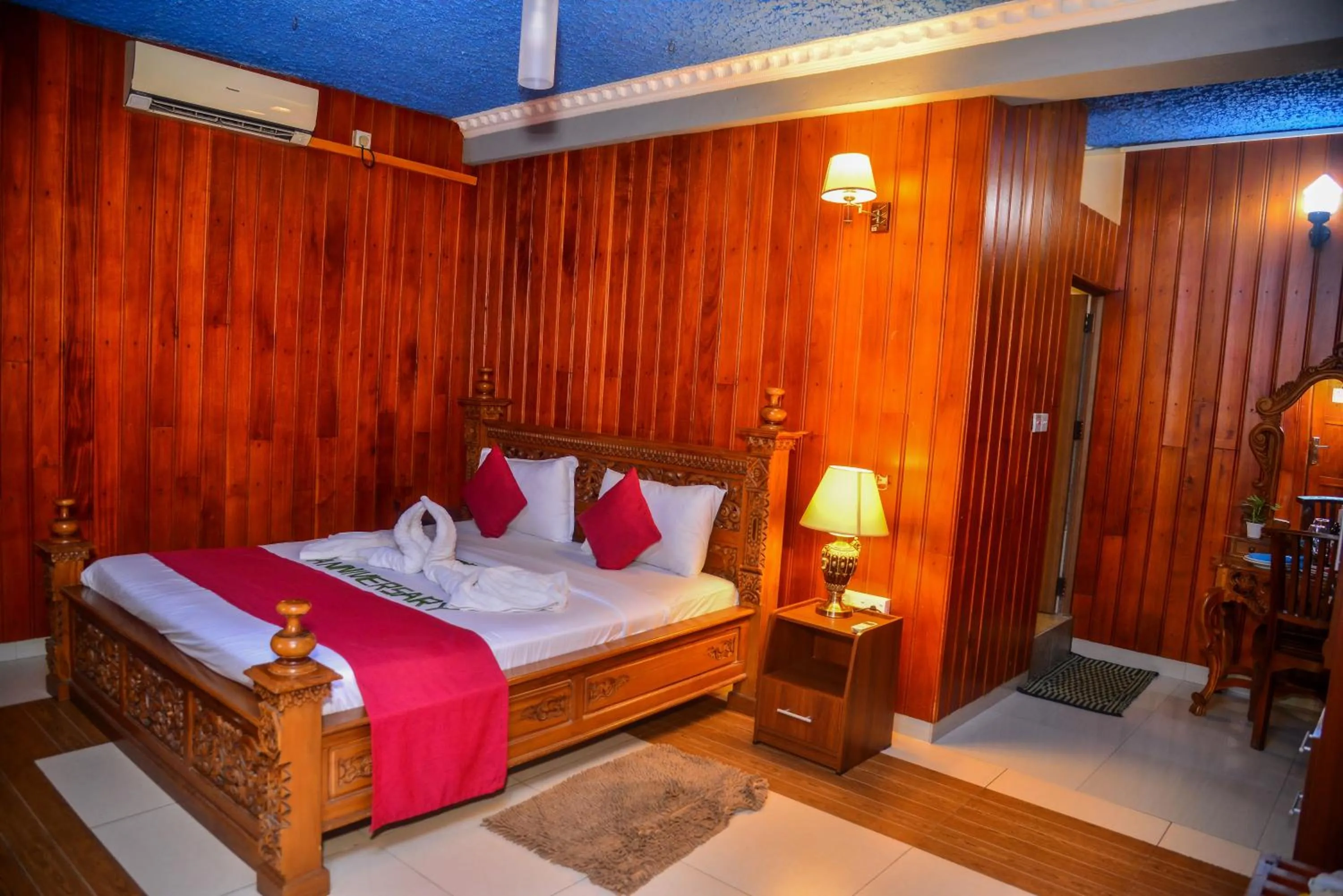 Bedroom, Bed in Ella Mount Heaven