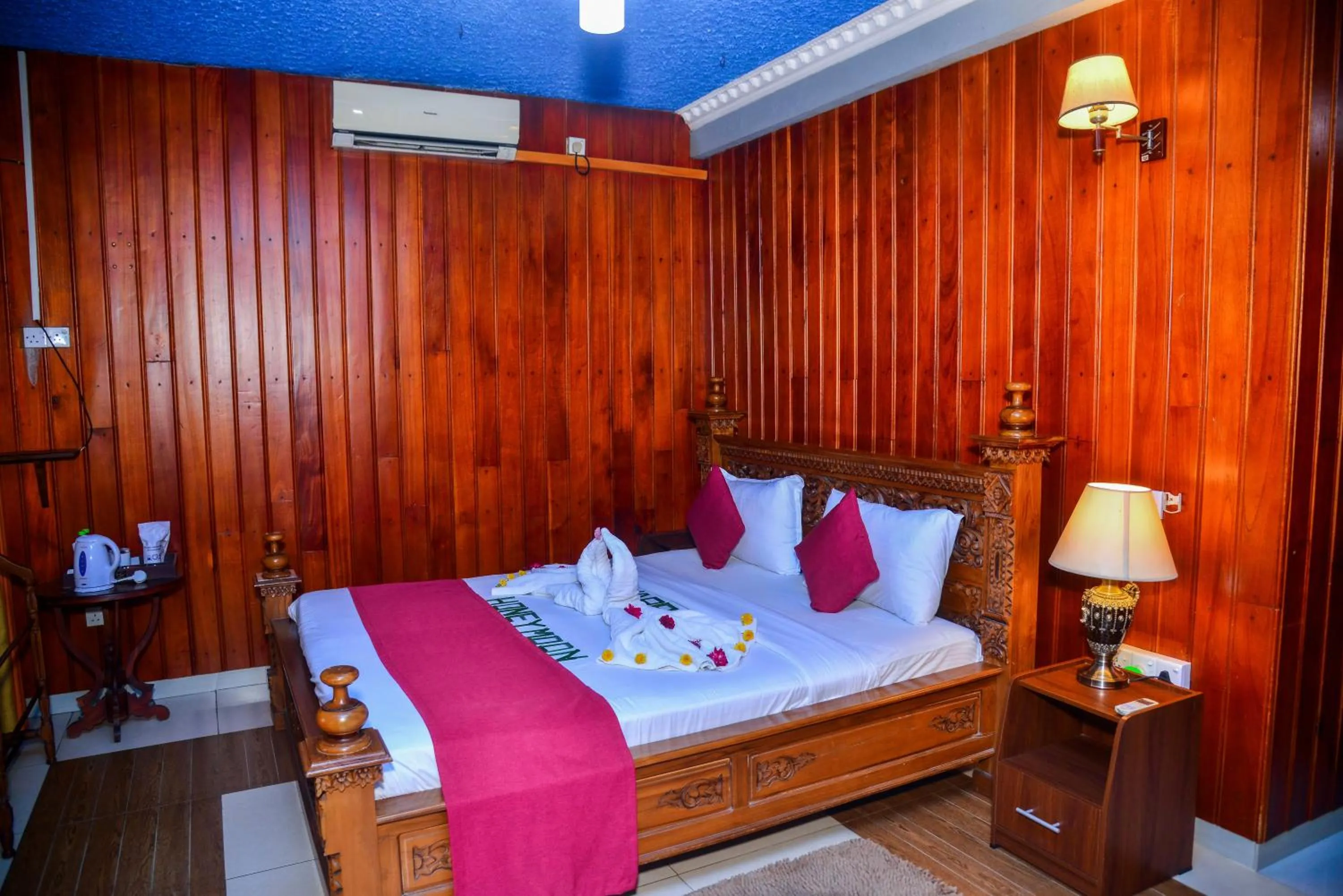 Bedroom, Bed in Ella Mount Heaven