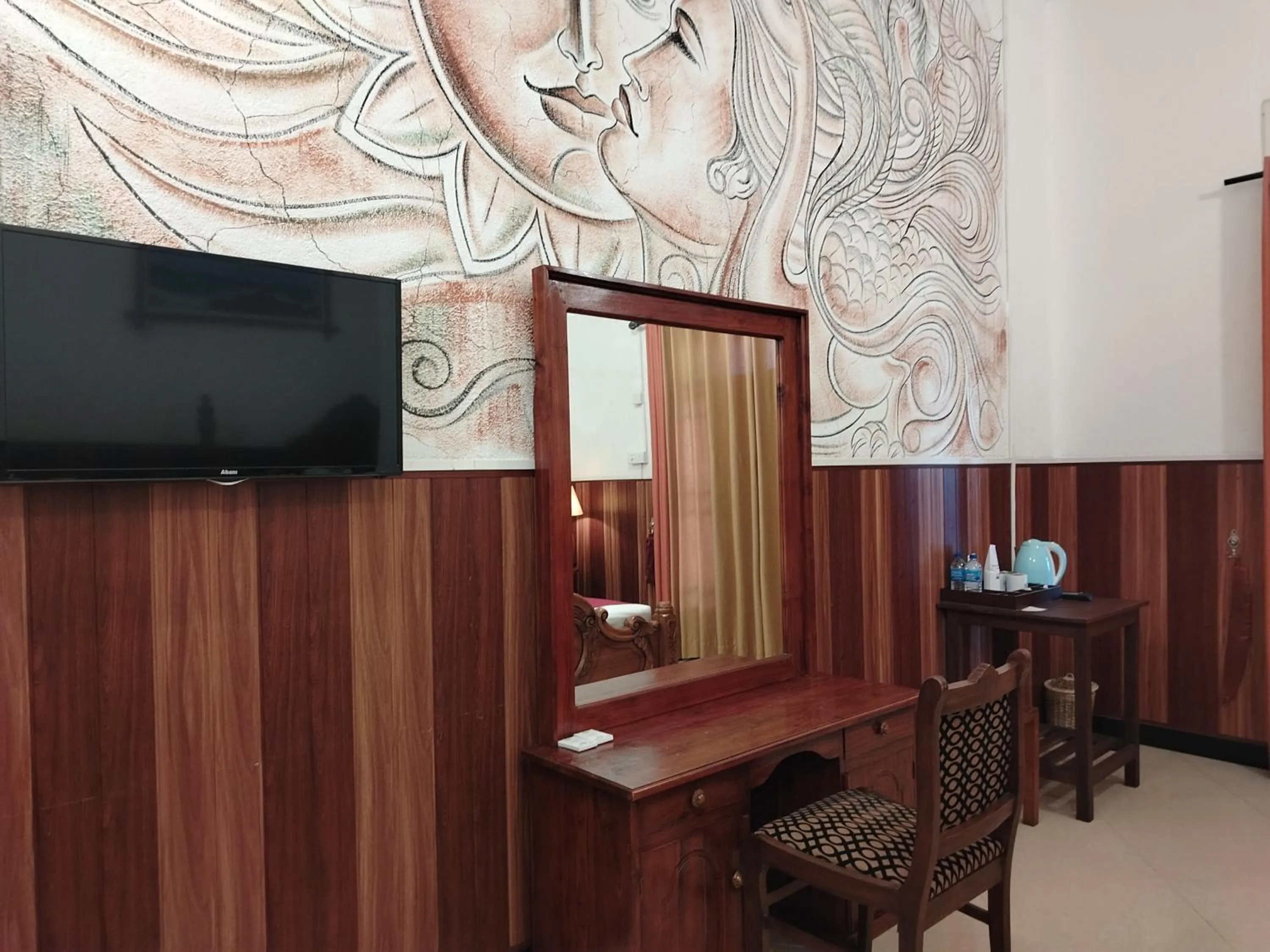 TV and multimedia in Ella Mount Heaven