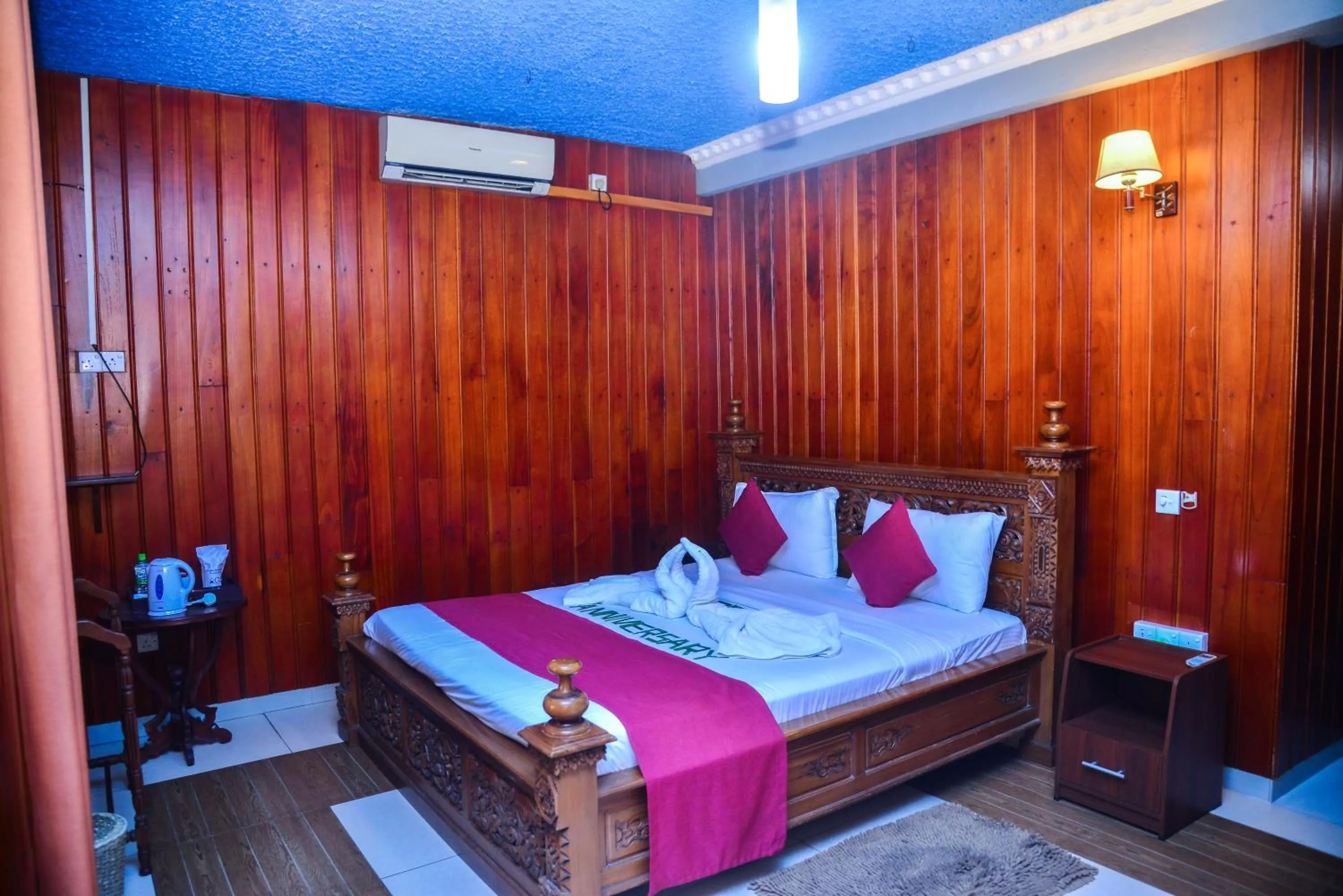 Bedroom, Bed in Ella Mount Heaven