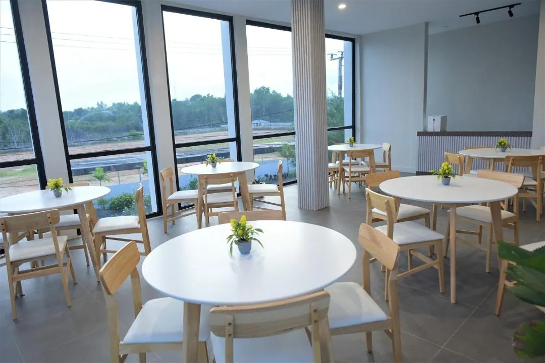 Restaurant/places to eat in ONYX HOTEL & VILLA