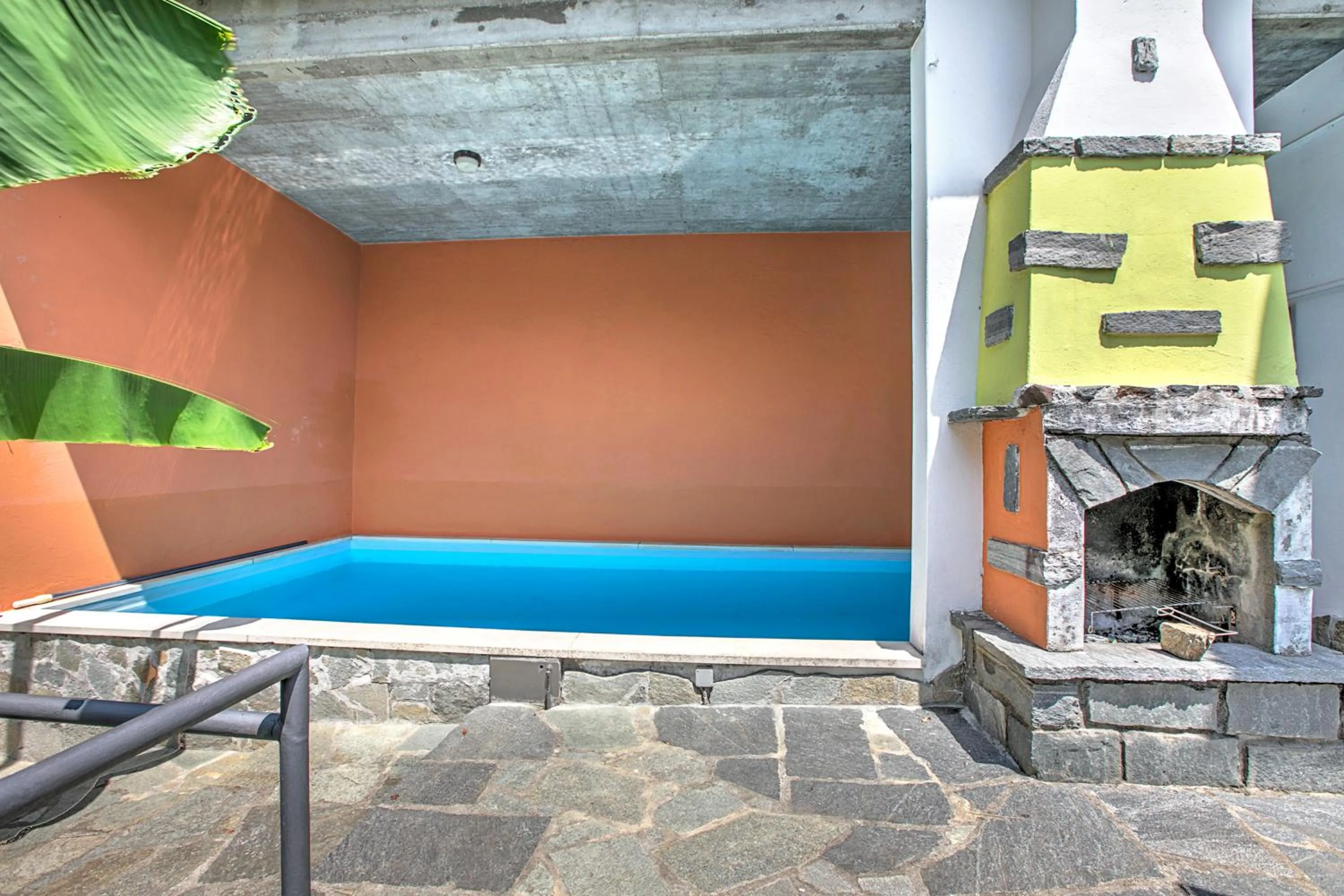 Apartment View And Pool - Happy Rentals