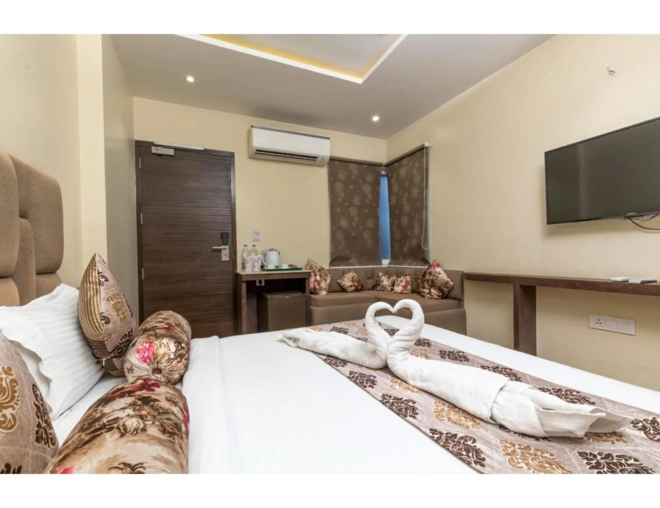 Photo of the whole room, Bed in Hotel Urban Galaxy Square, Amritsar