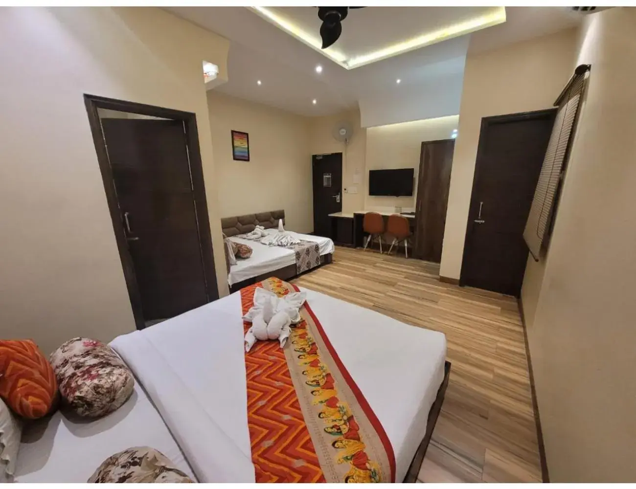 TV and multimedia, Bed in Hotel Urban Galaxy Square, Amritsar TV and multimedia, Bed in Hotel Urban Galaxy Square, Amritsar