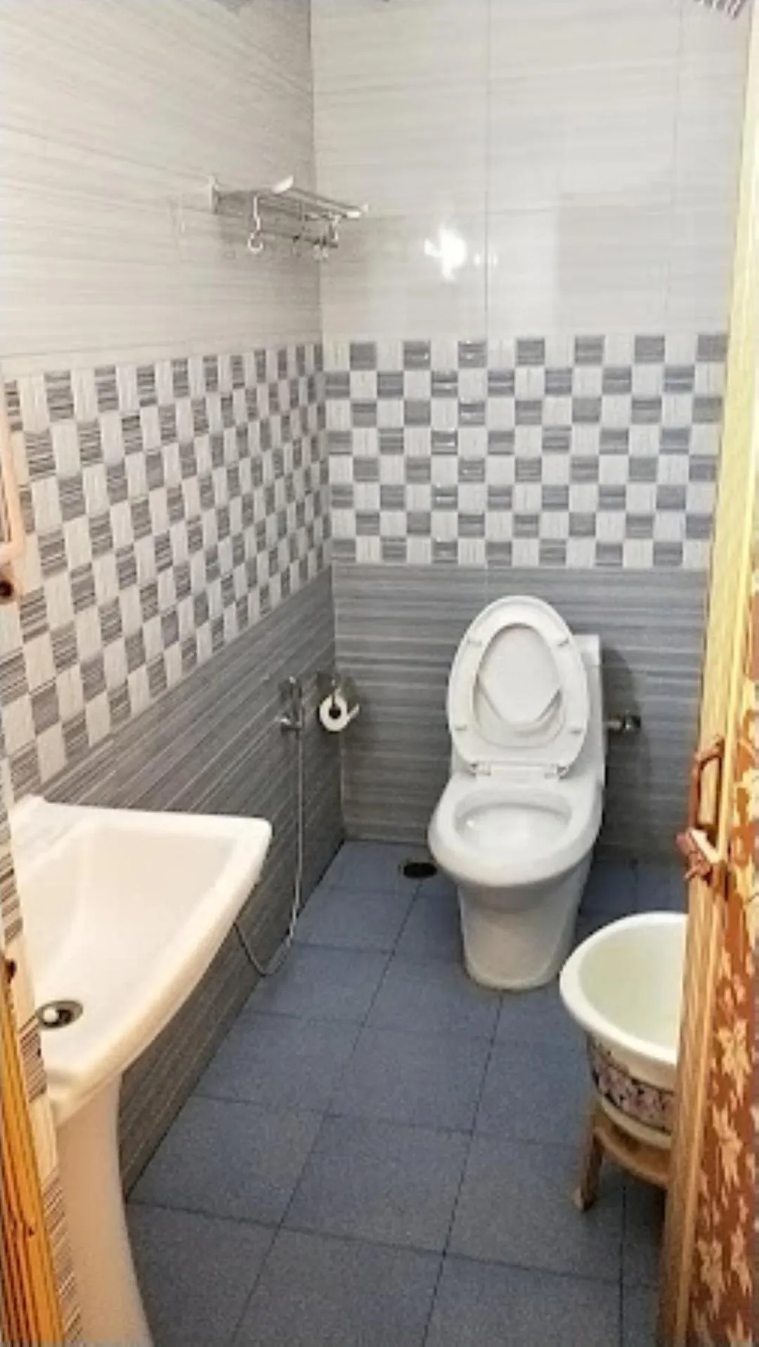 Toilet in HOTEL KING SAFIRE , Port Blair