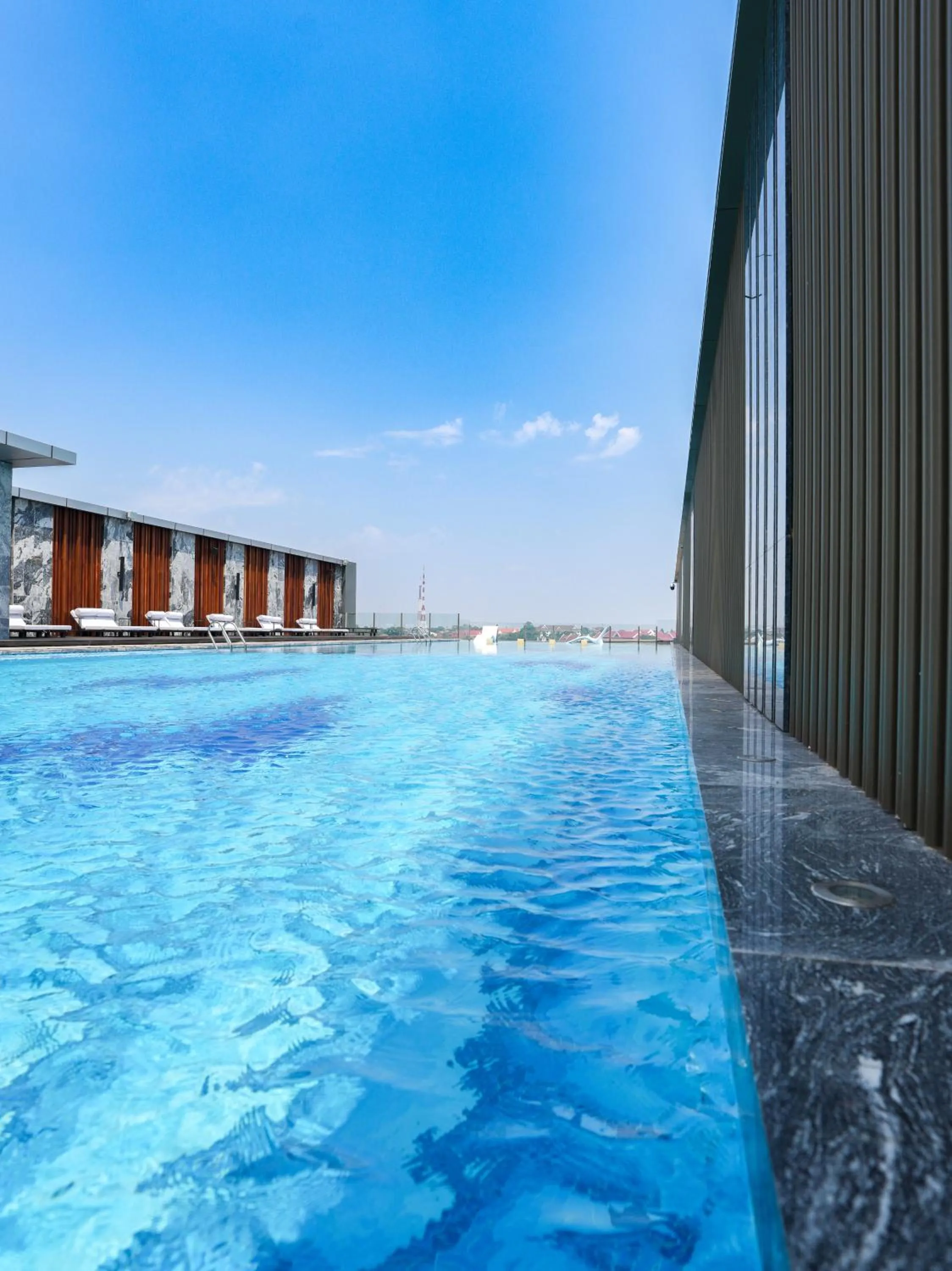 Swimming pool in Latsavong Wanda Vista Vientiane