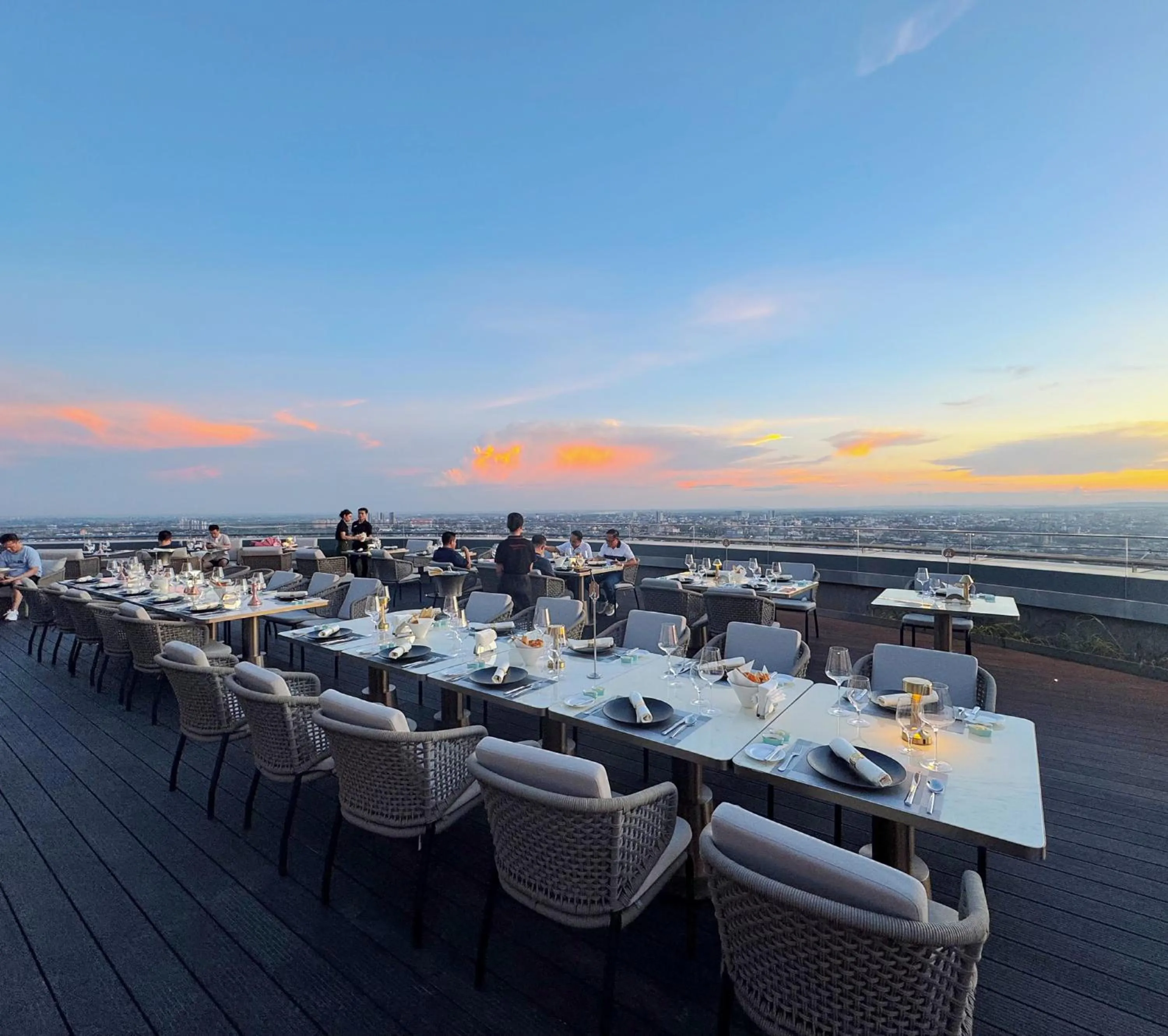 Restaurant/places to eat in Latsavong Wanda Vista Vientiane