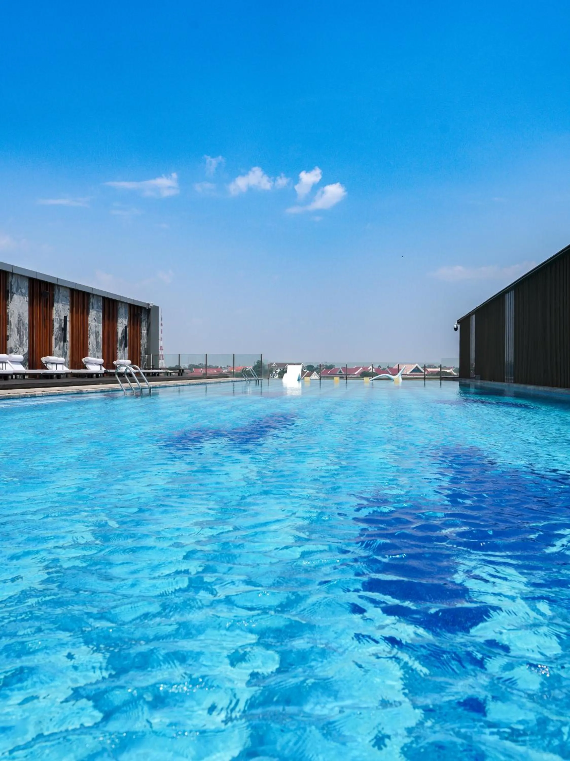 Swimming pool in Latsavong Wanda Vista Vientiane