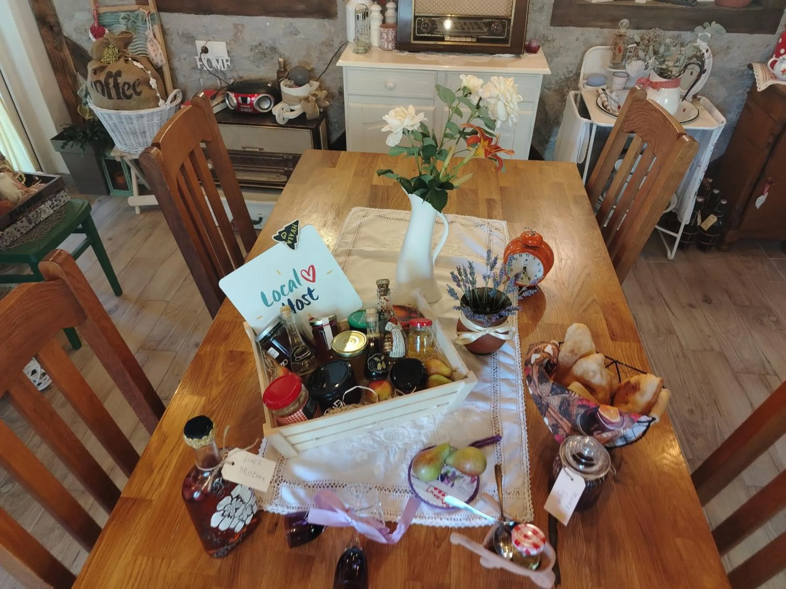 Food and drinks in Apartment Ada bed & breakfast