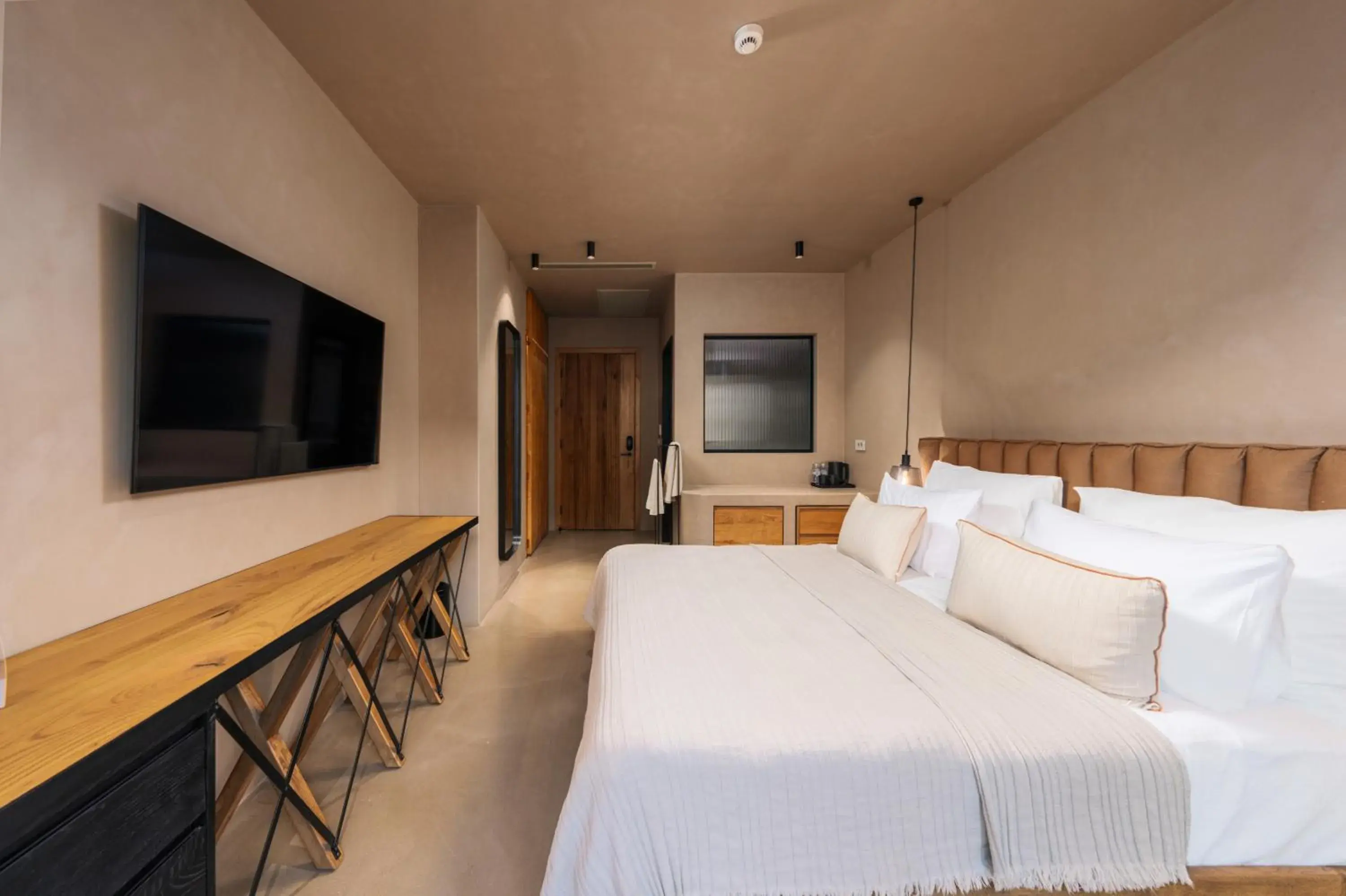 Toilet, Bed in Roome Toilet, Bed in Roome