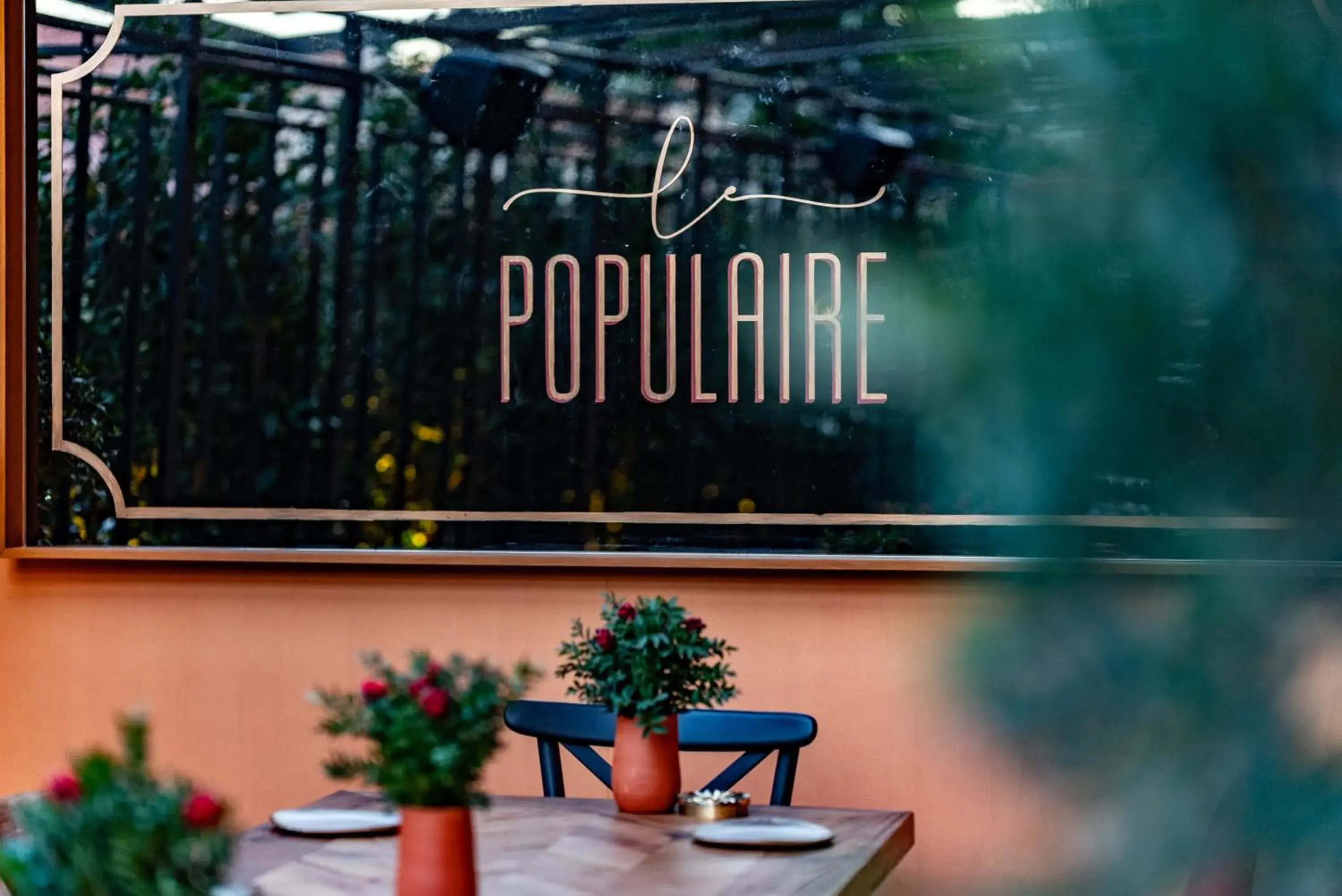 Property building in Roome Property building in Roome