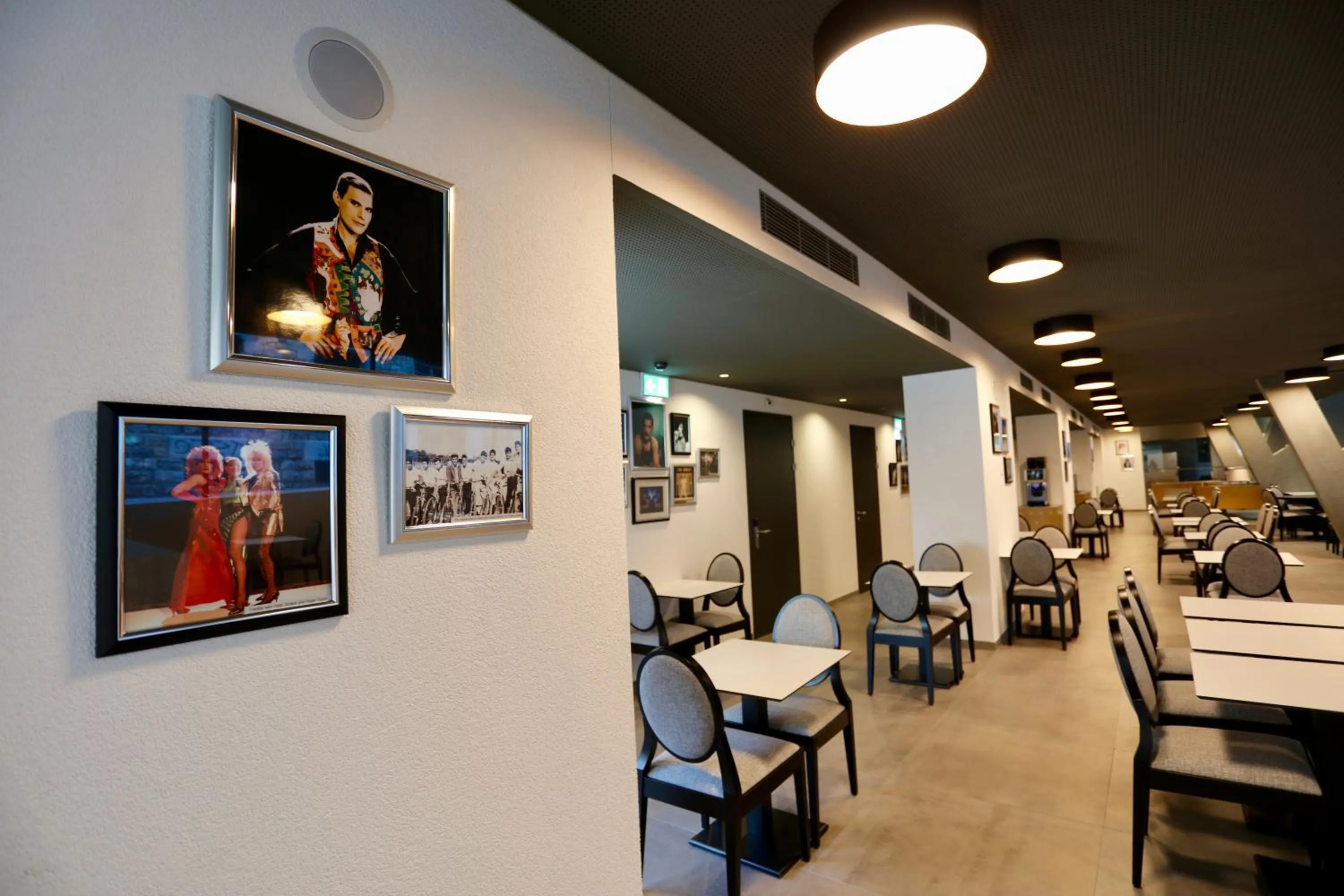 Restaurant/places to eat in "The Freddie Mercury" Hotel