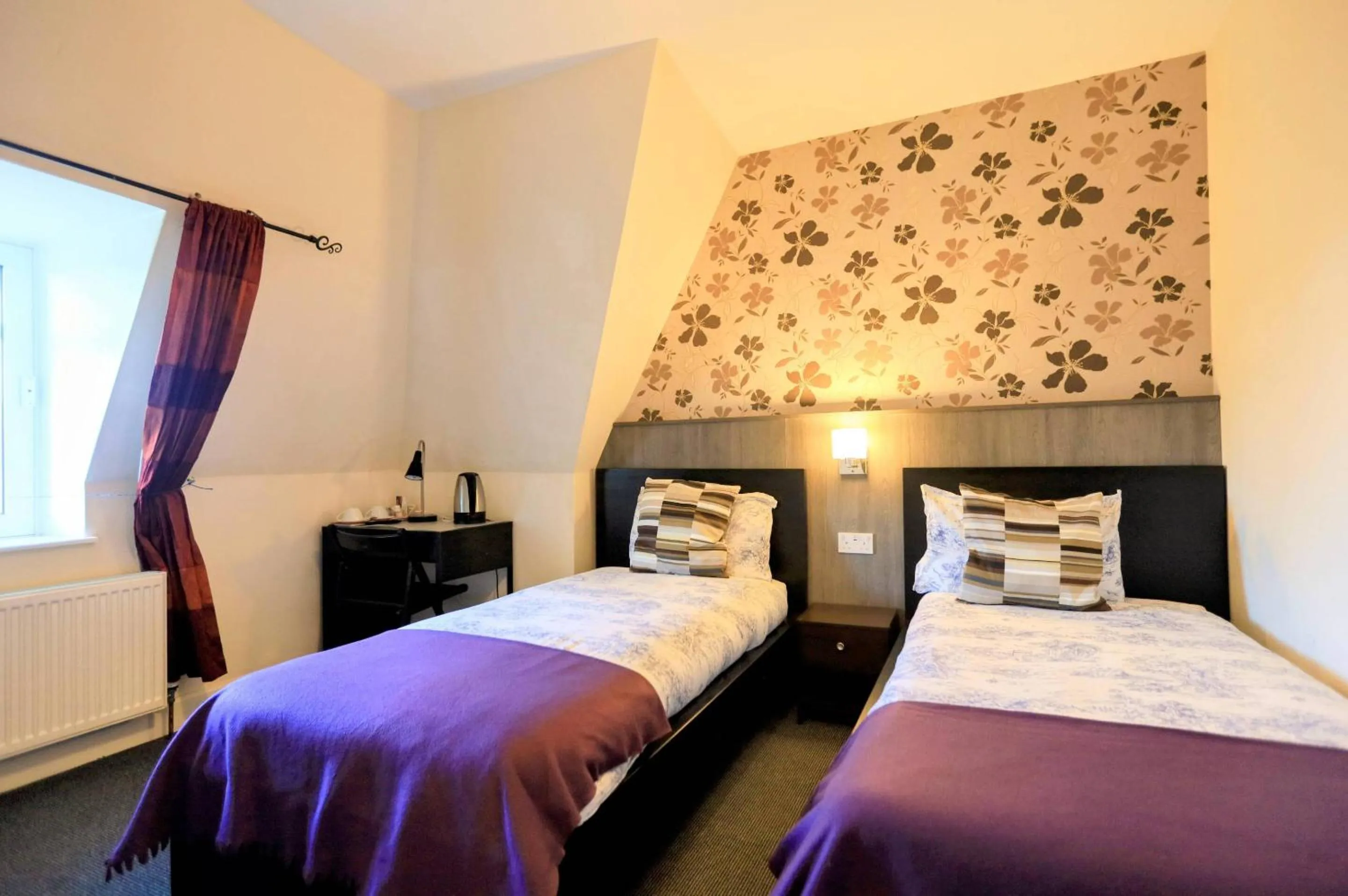 Budget Twin Room in Edinburgh Holiday Guest House