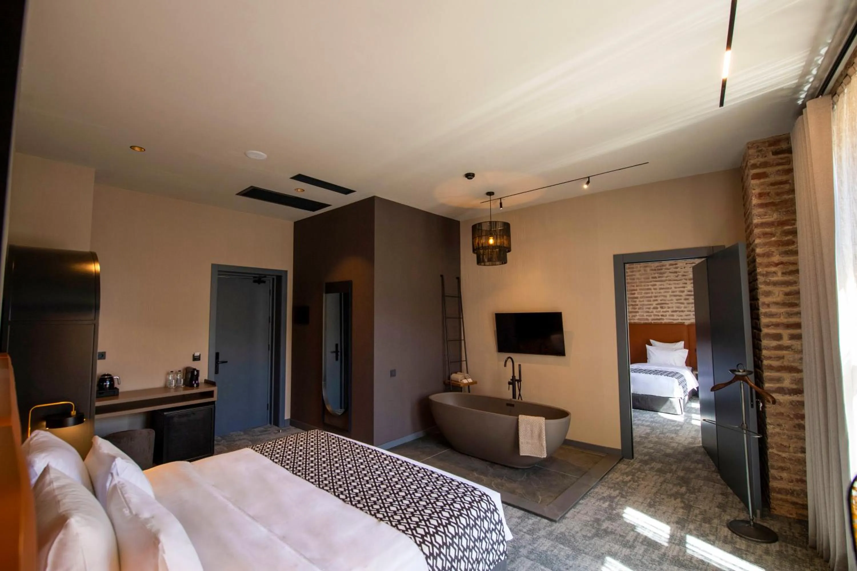 Communal lounge/ TV room, Bed in Qarvasla Hotel