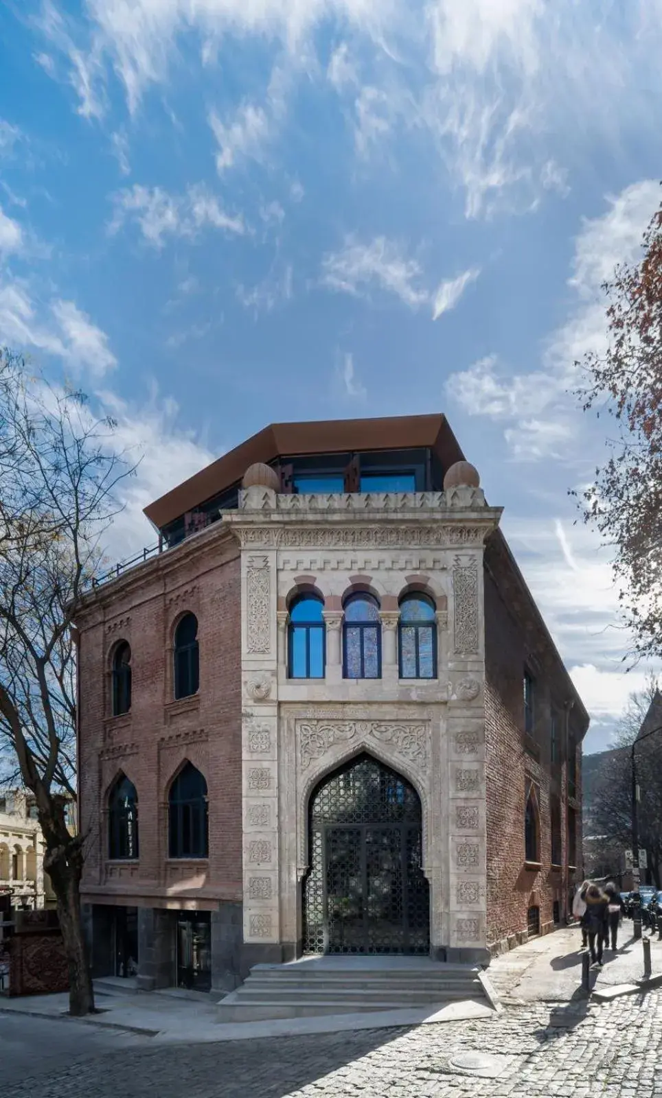 Property building in Qarvasla Hotel Property building in Qarvasla Hotel