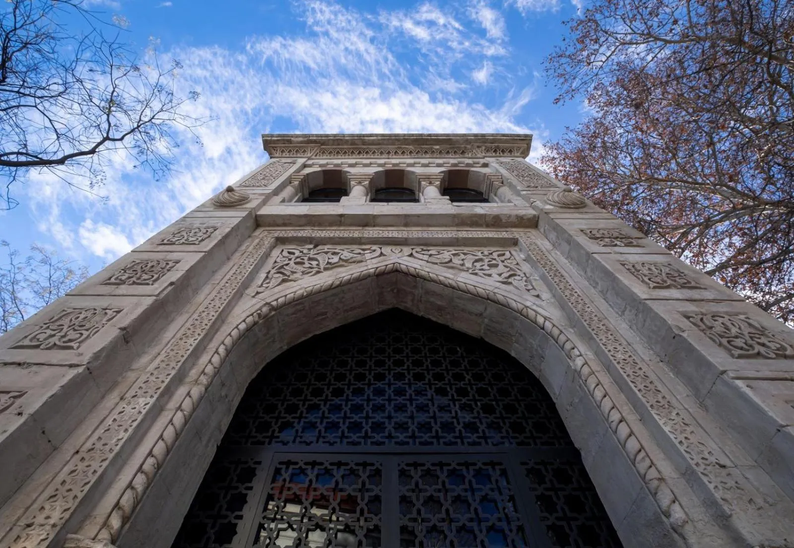 Property building in Qarvasla Hotel