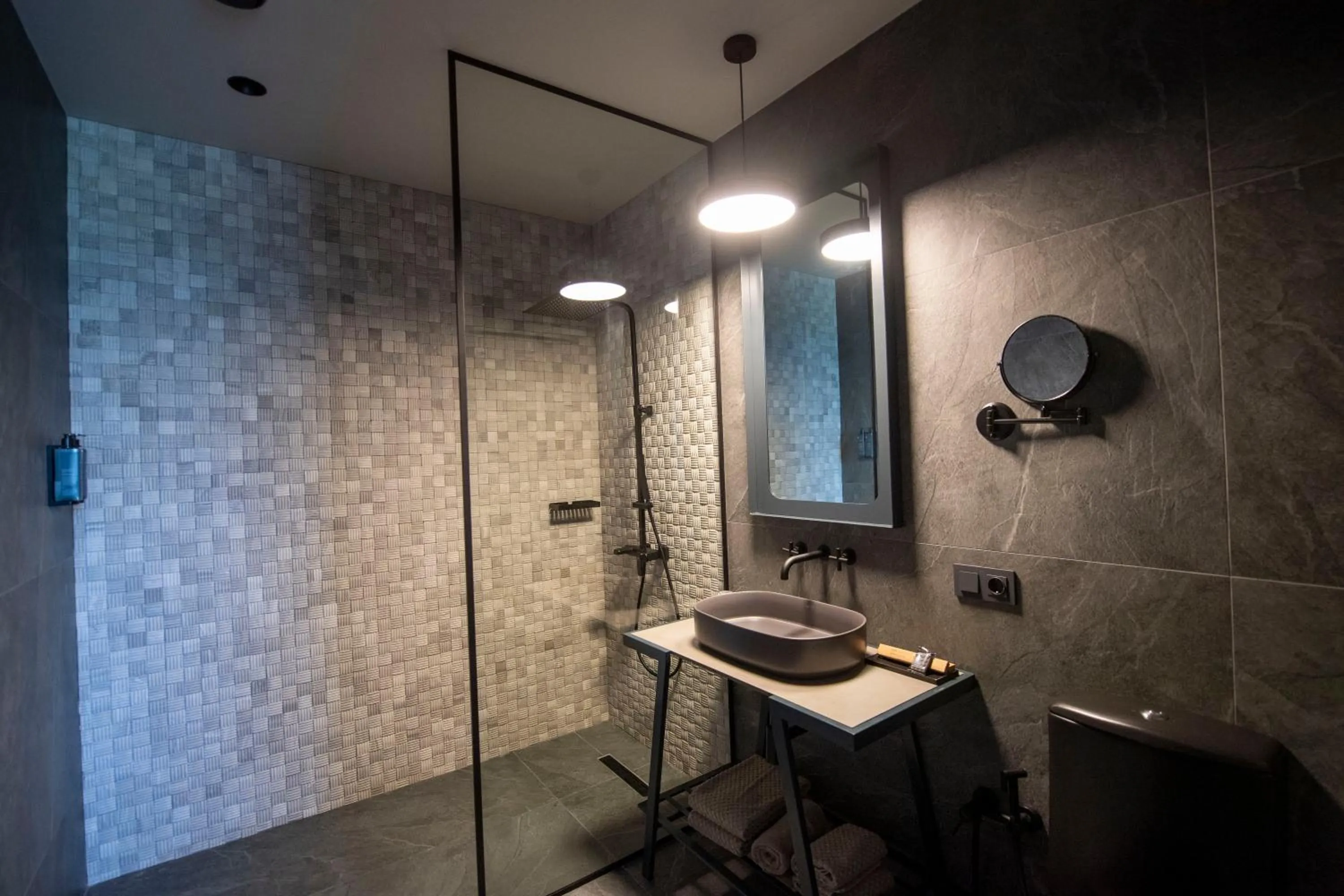 Bathroom in Qarvasla Hotel