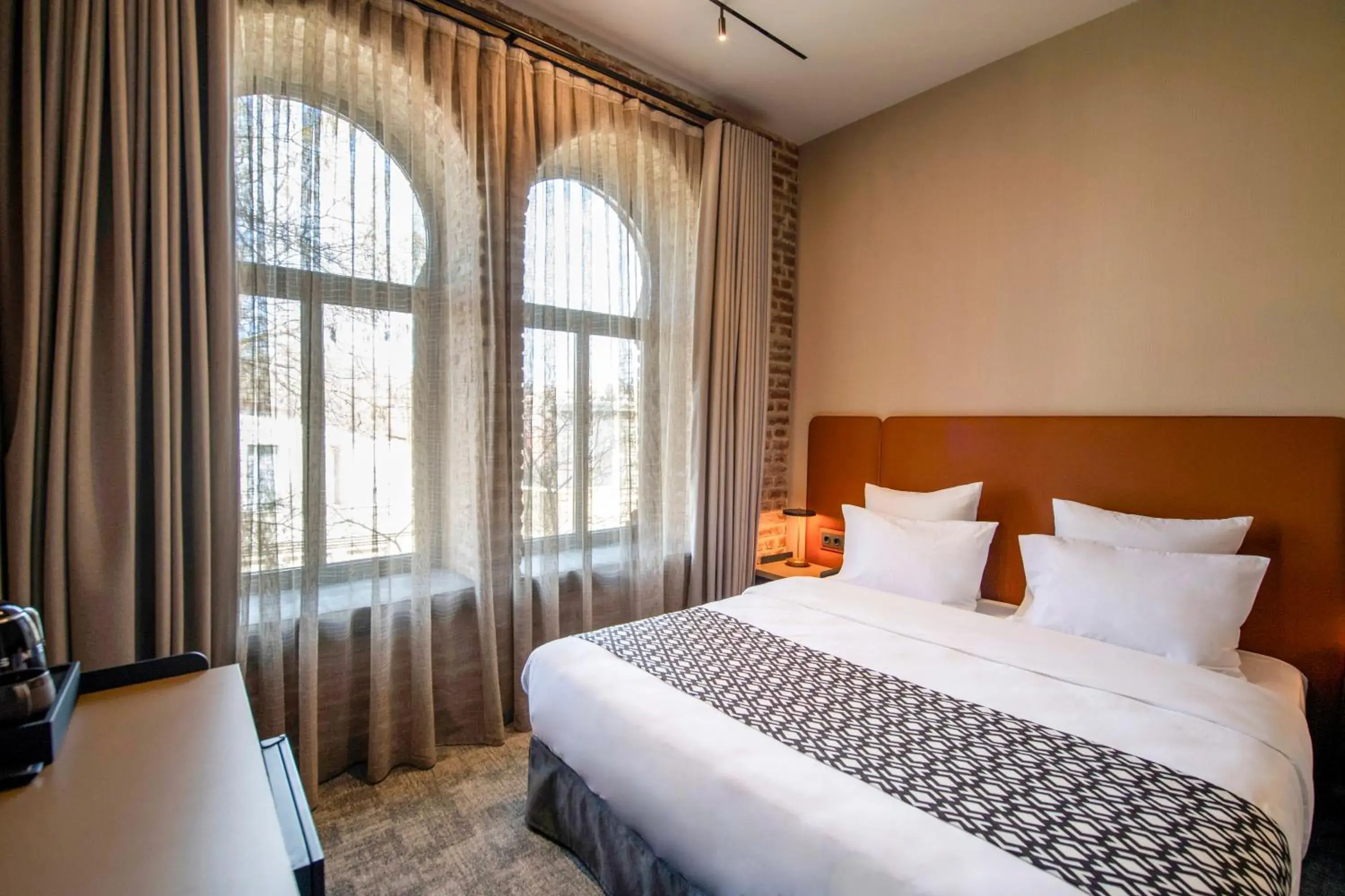 Queen Room in Qarvasla Hotel Queen Room in Qarvasla Hotel