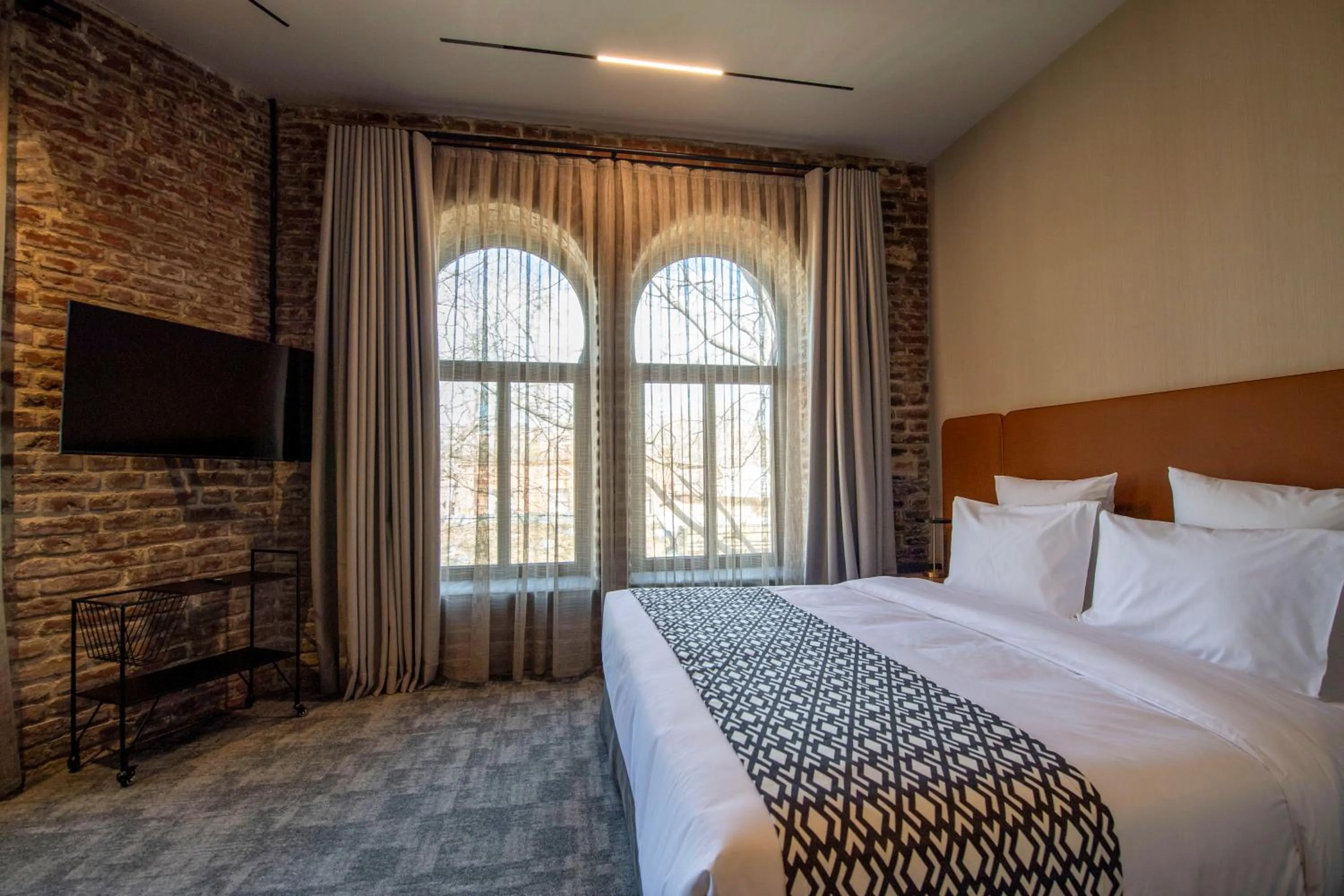 Bed in Qarvasla Hotel