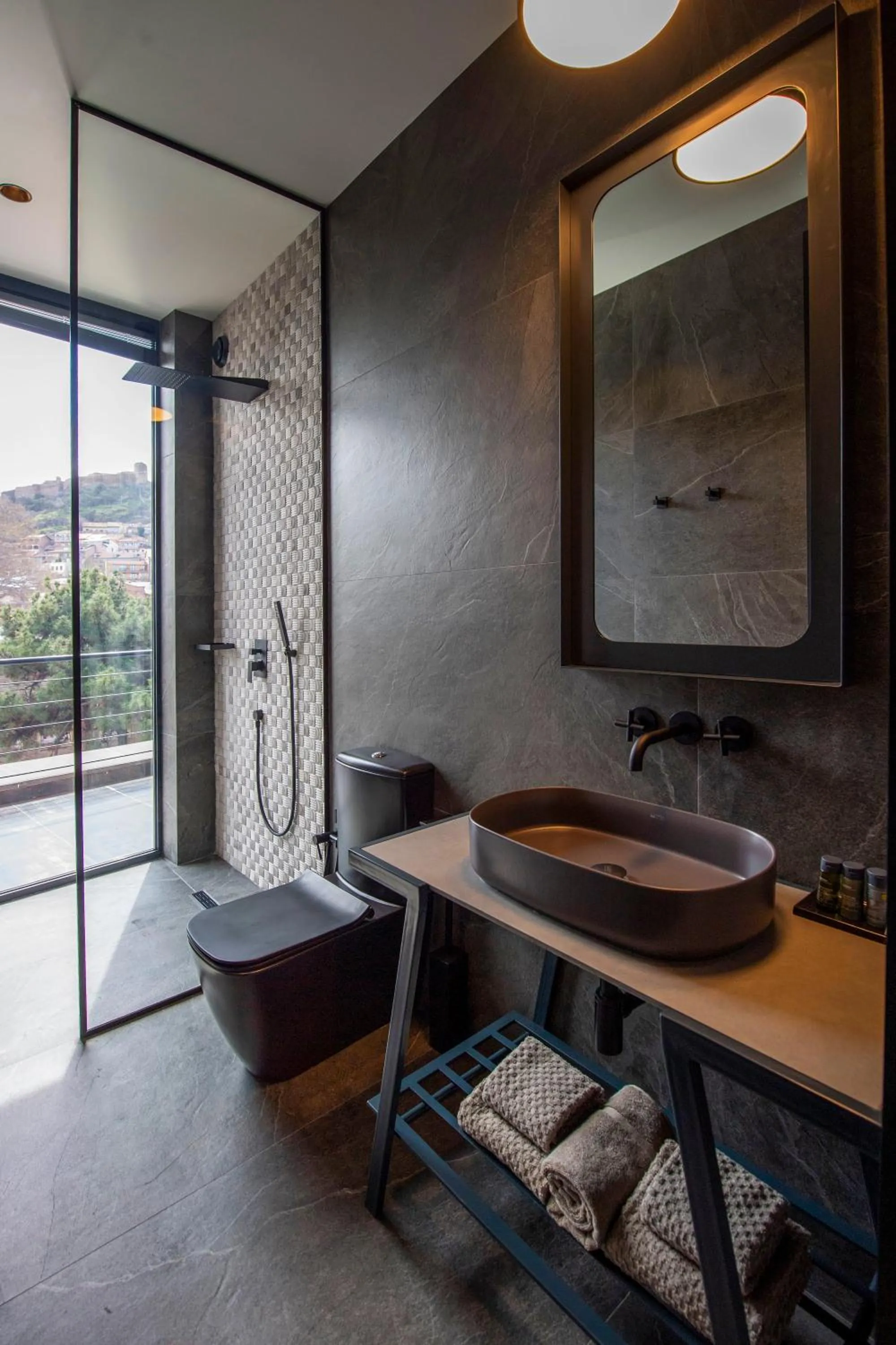 Bathroom in Qarvasla Hotel