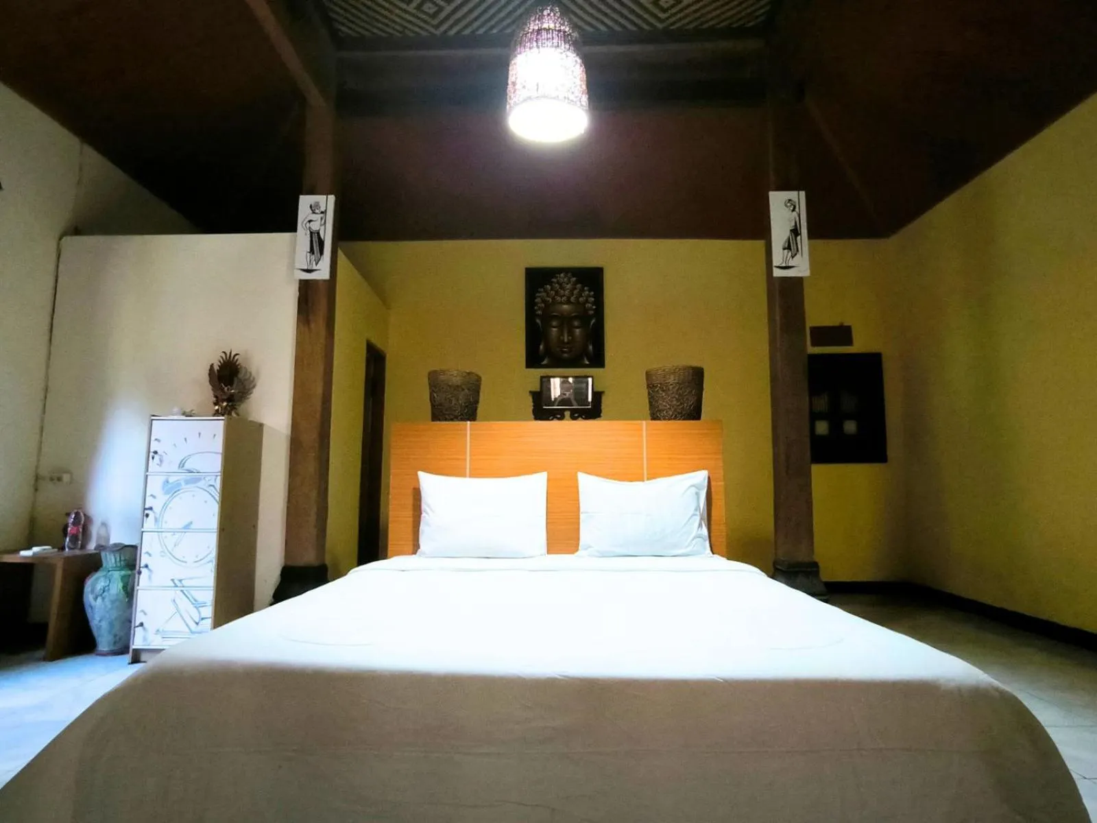 Bed in Villa Setumbu powered by Cocotel