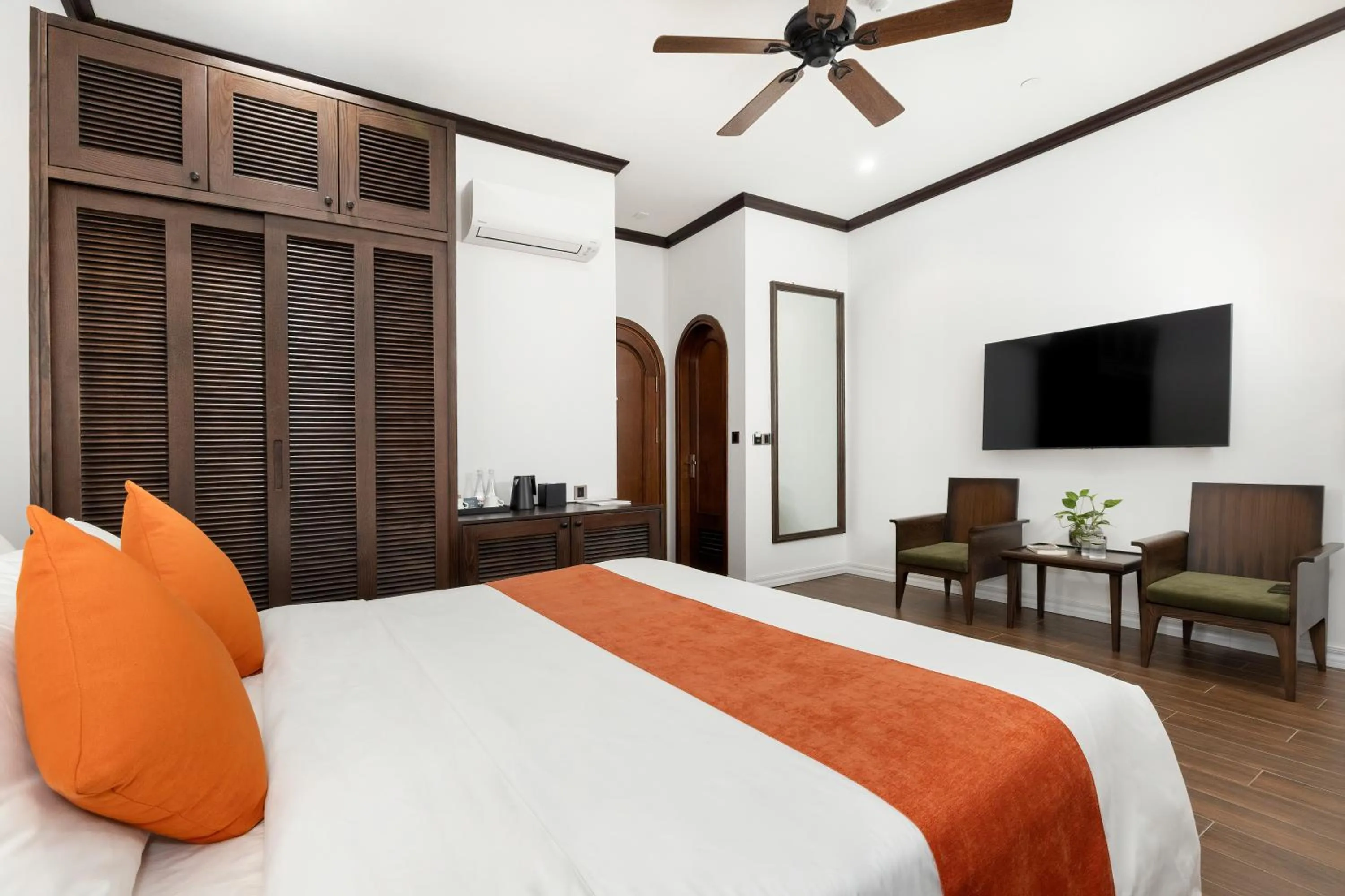 Bed in Paul Chabot Hotel