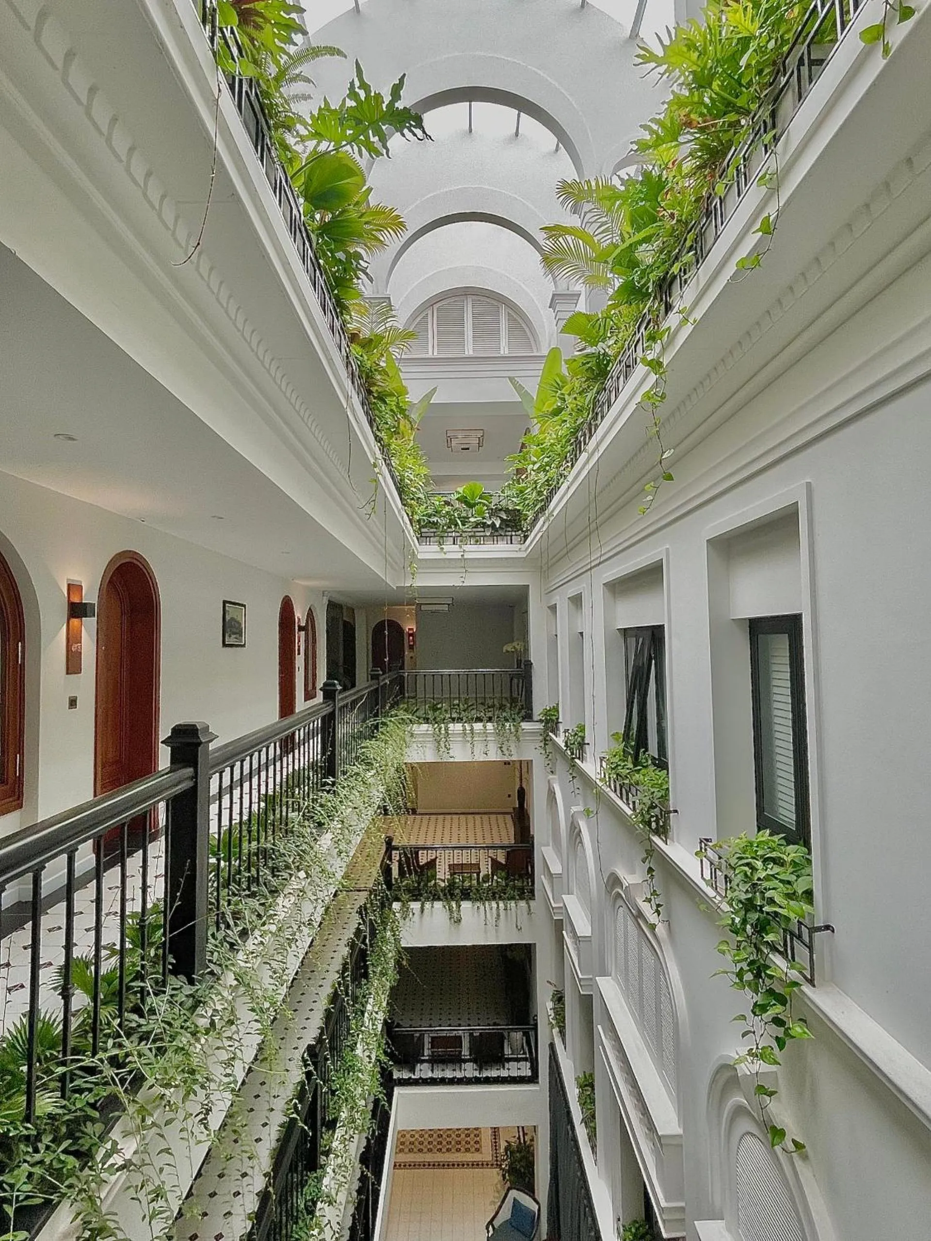 Patio in Paul Chabot Hotel