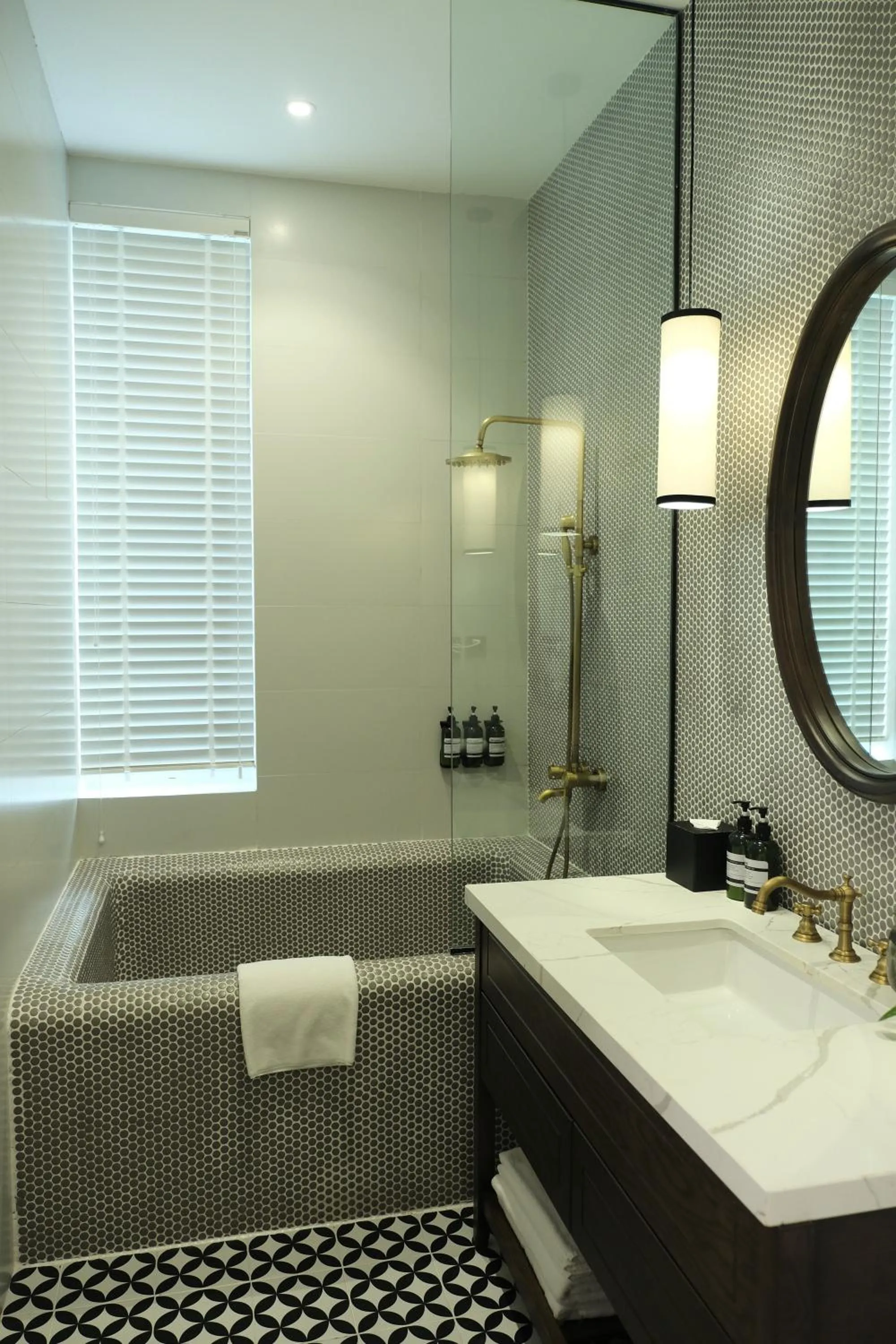 Bath, Bed in Paul Chabot Hotel