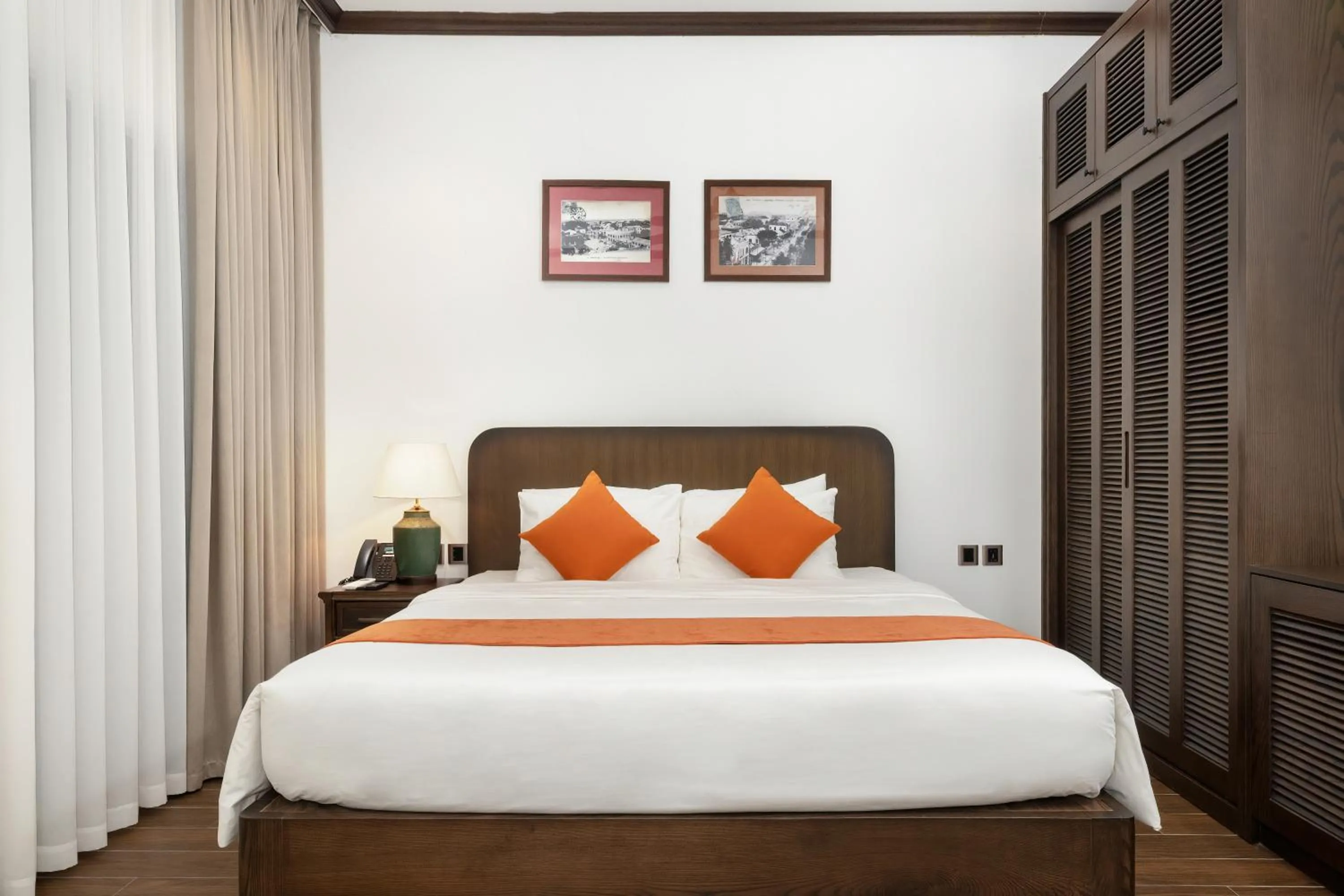 Bed in Paul Chabot Hotel