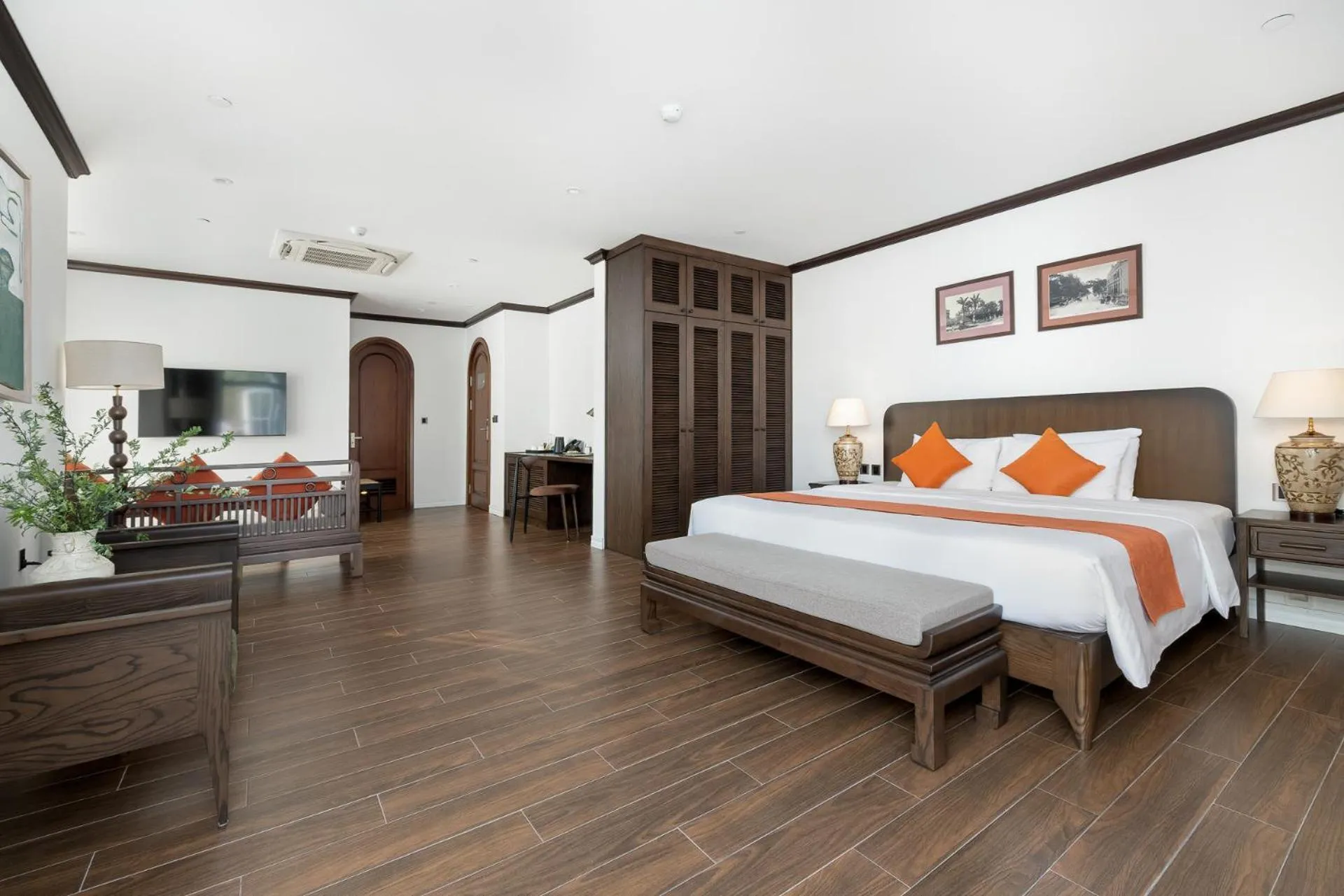 Bed in Paul Chabot Hotel