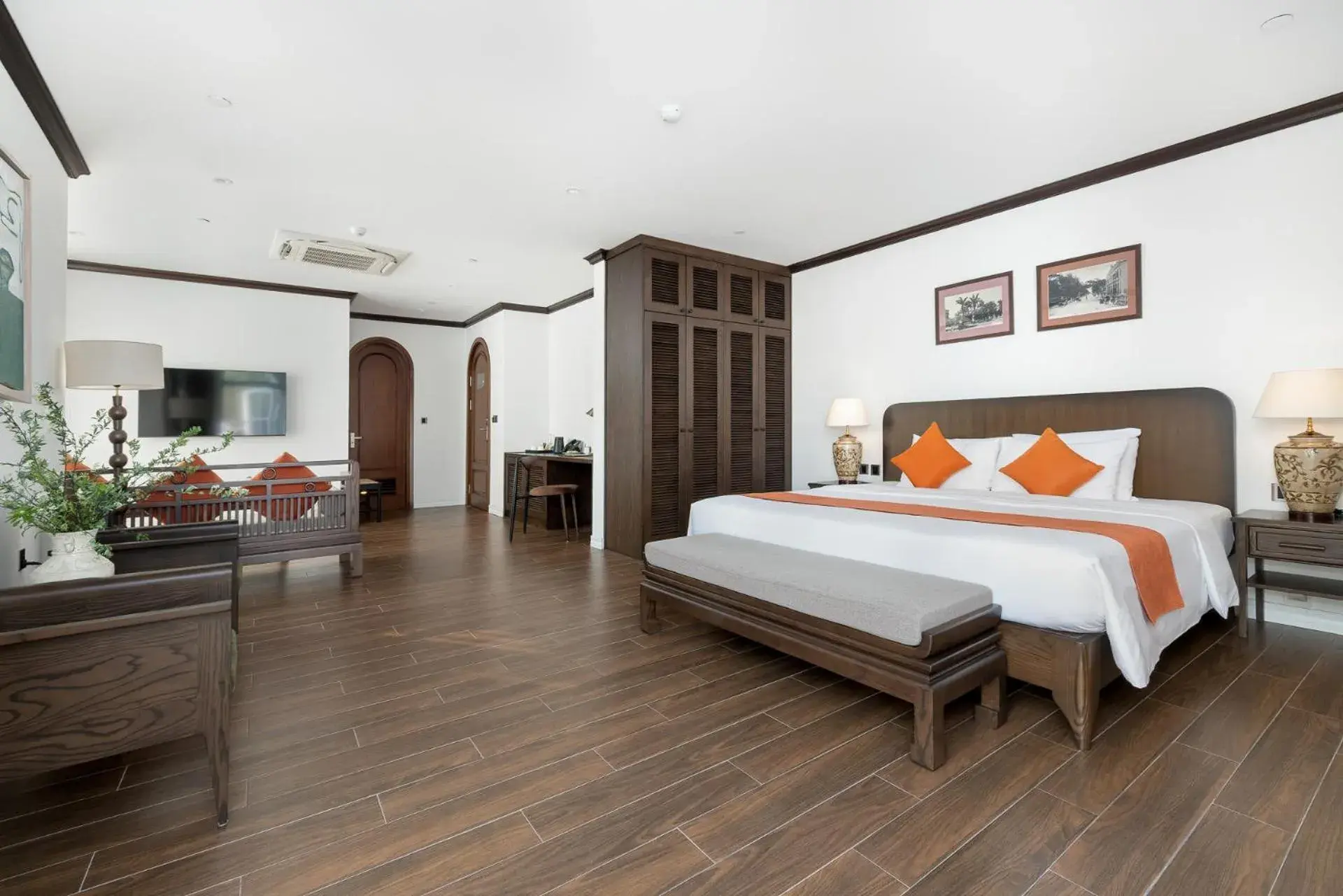 Bed in Paul Chabot Hotel Bed in Paul Chabot Hotel