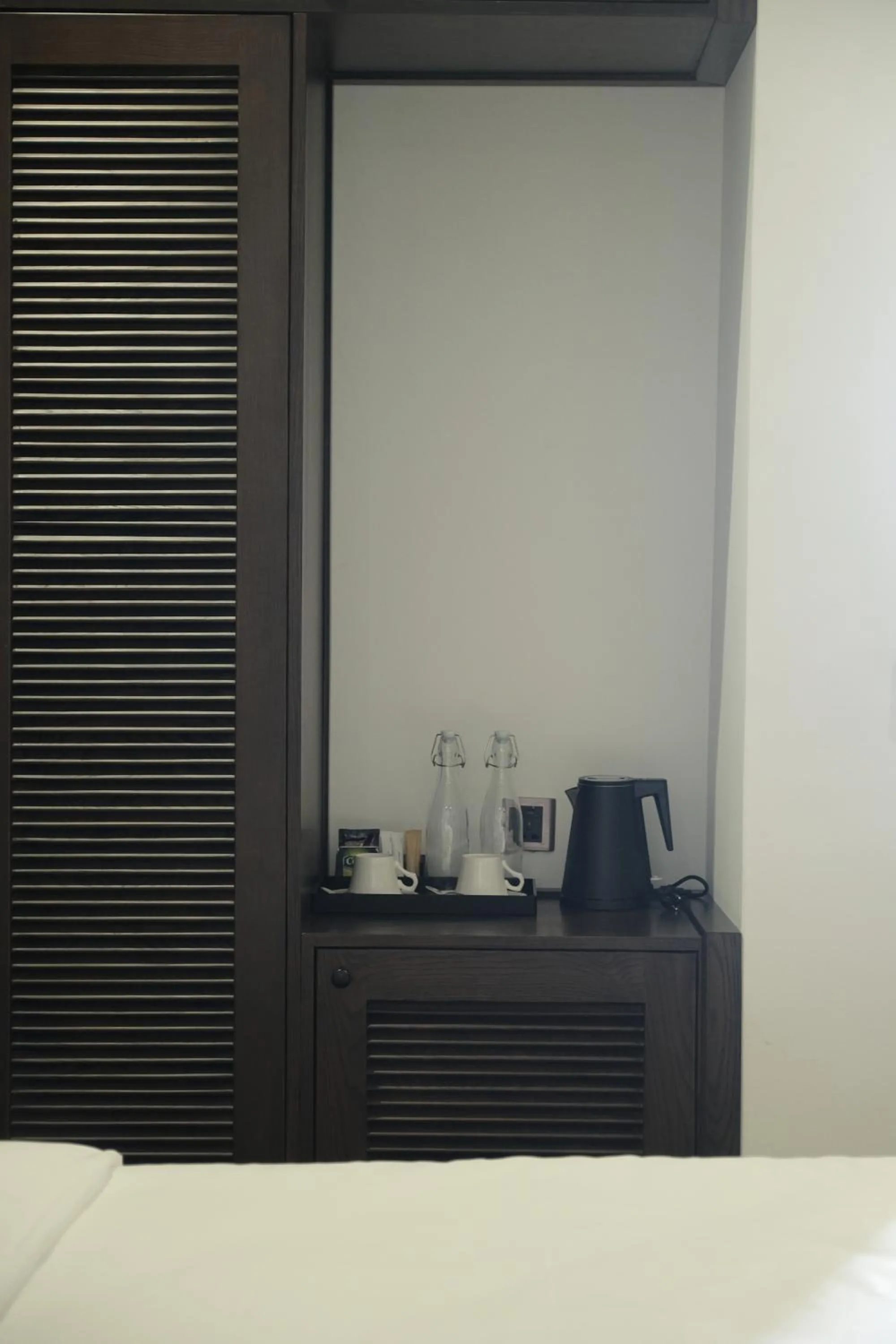 Coffee/tea facilities, Bed in Paul Chabot Hotel