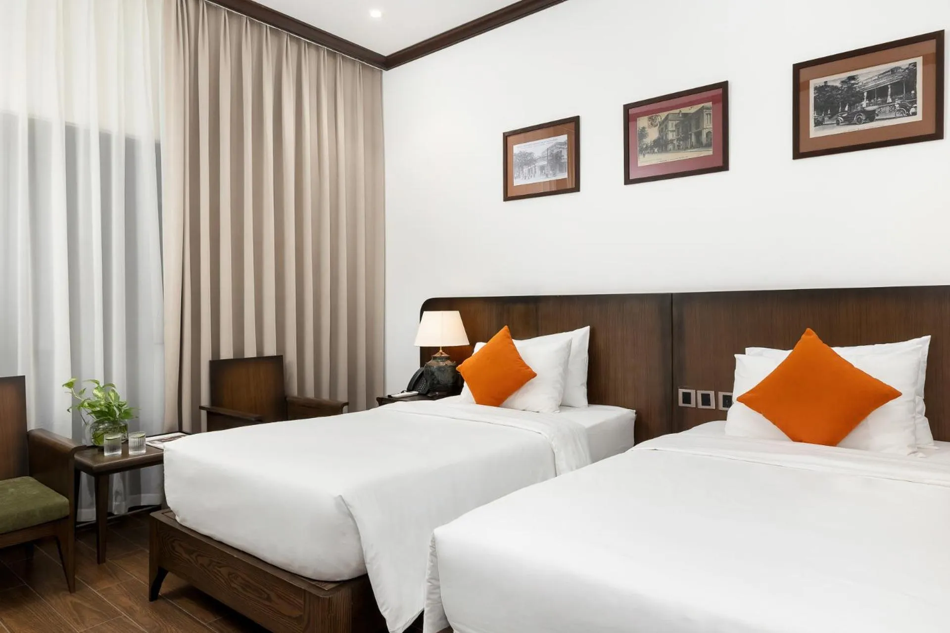 Bedroom, Bed in Paul Chabot Hotel