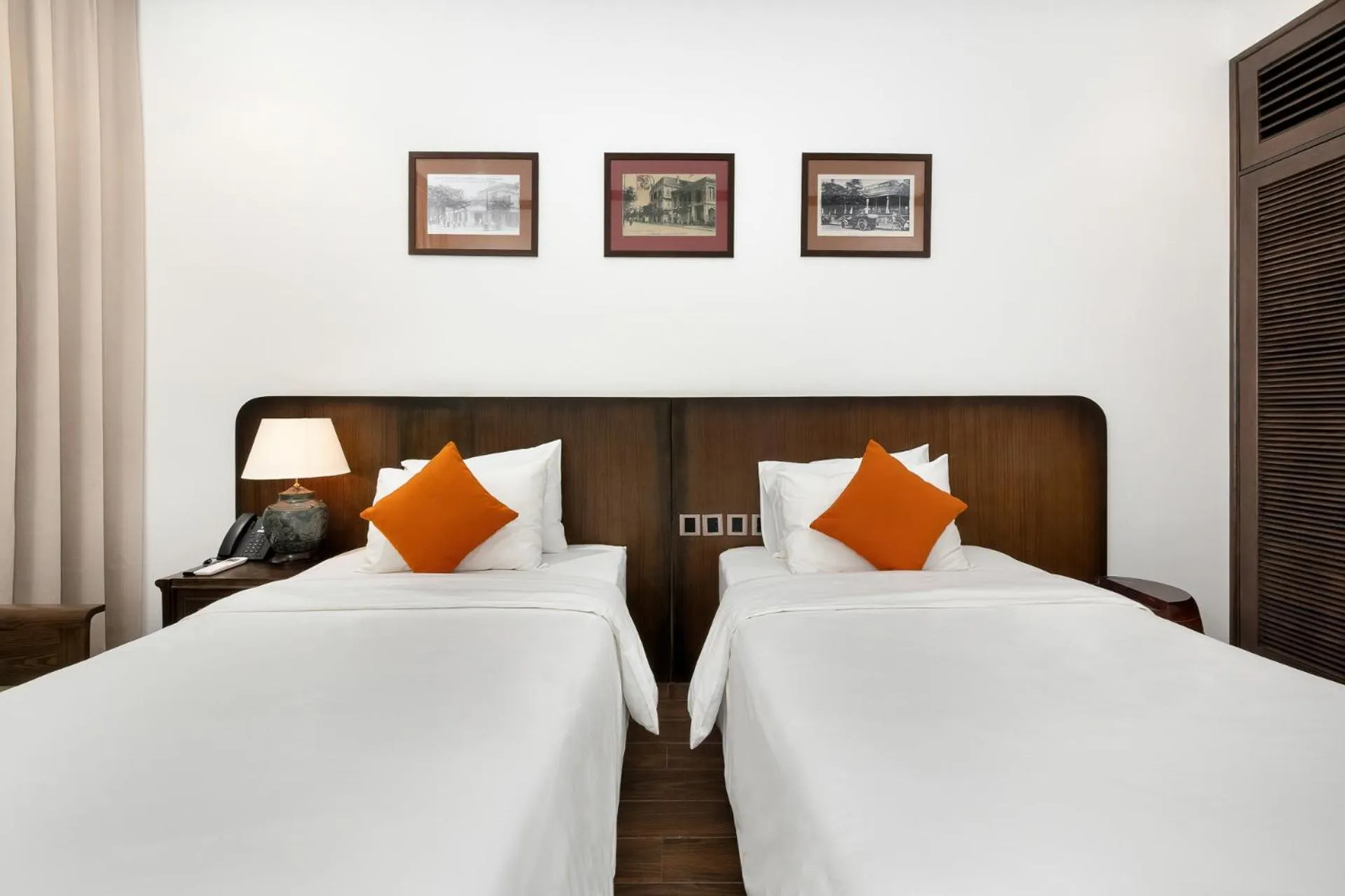 Bed in Paul Chabot Hotel