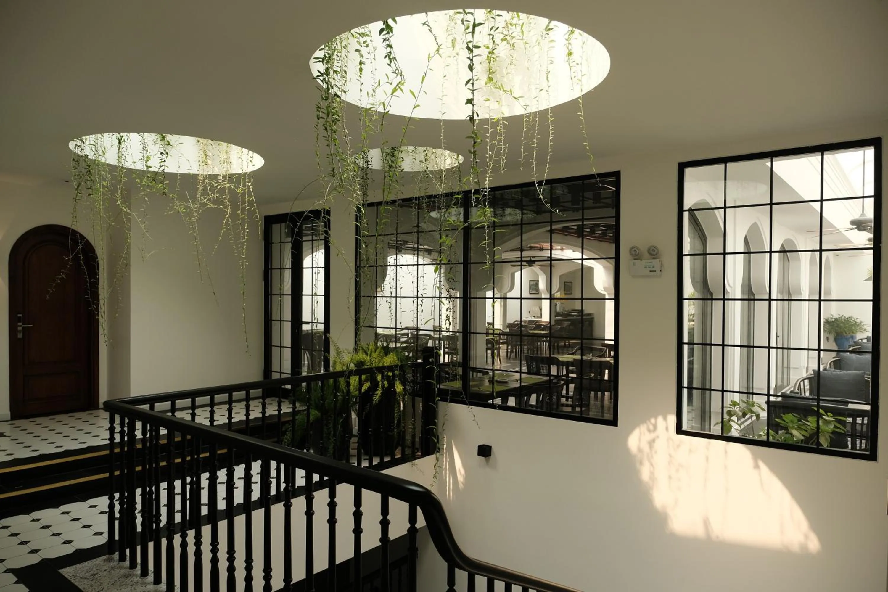 Restaurant/places to eat in Paul Chabot Hotel