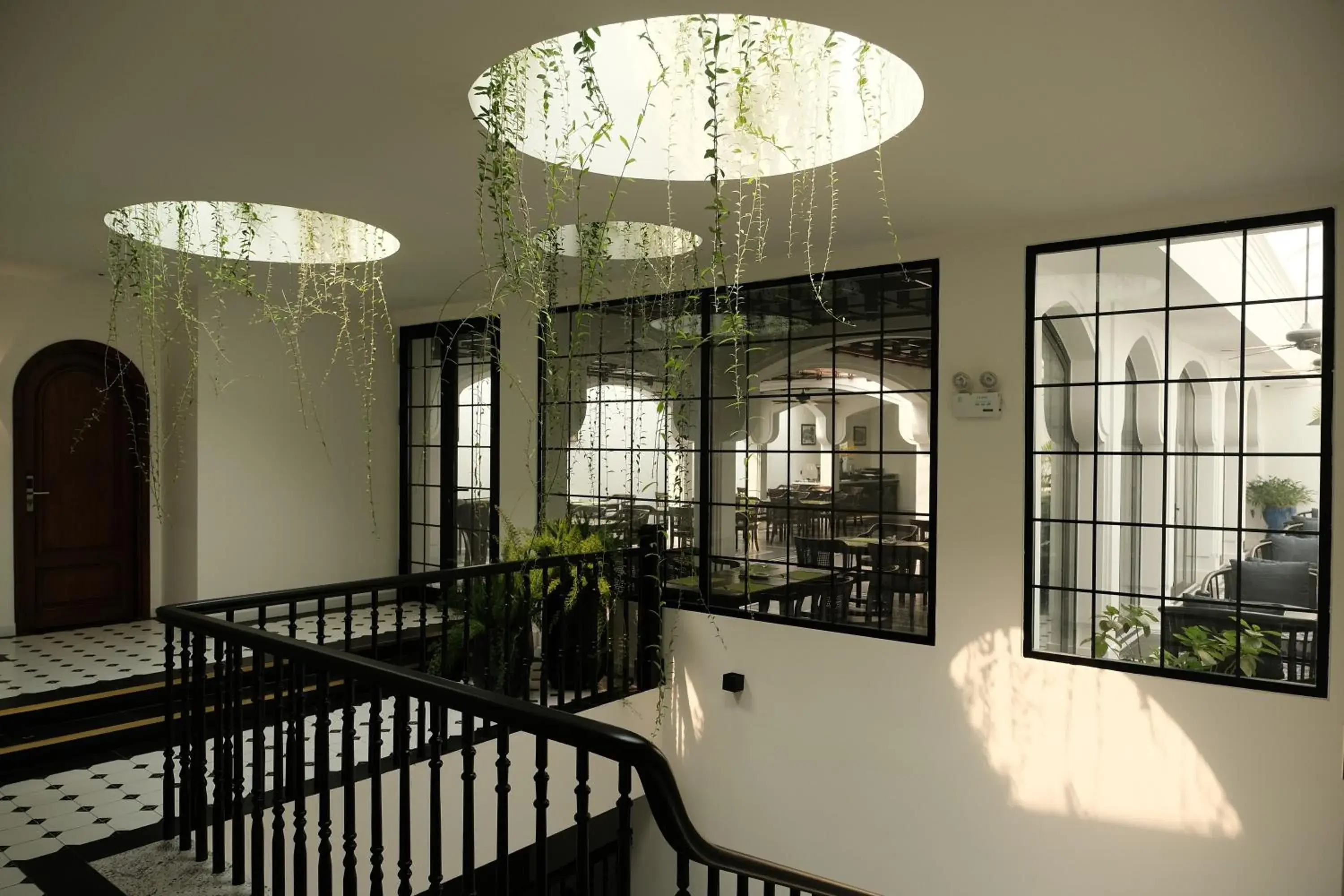 Restaurant/places to eat in Paul Chabot Hotel Restaurant/places to eat in Paul Chabot Hotel