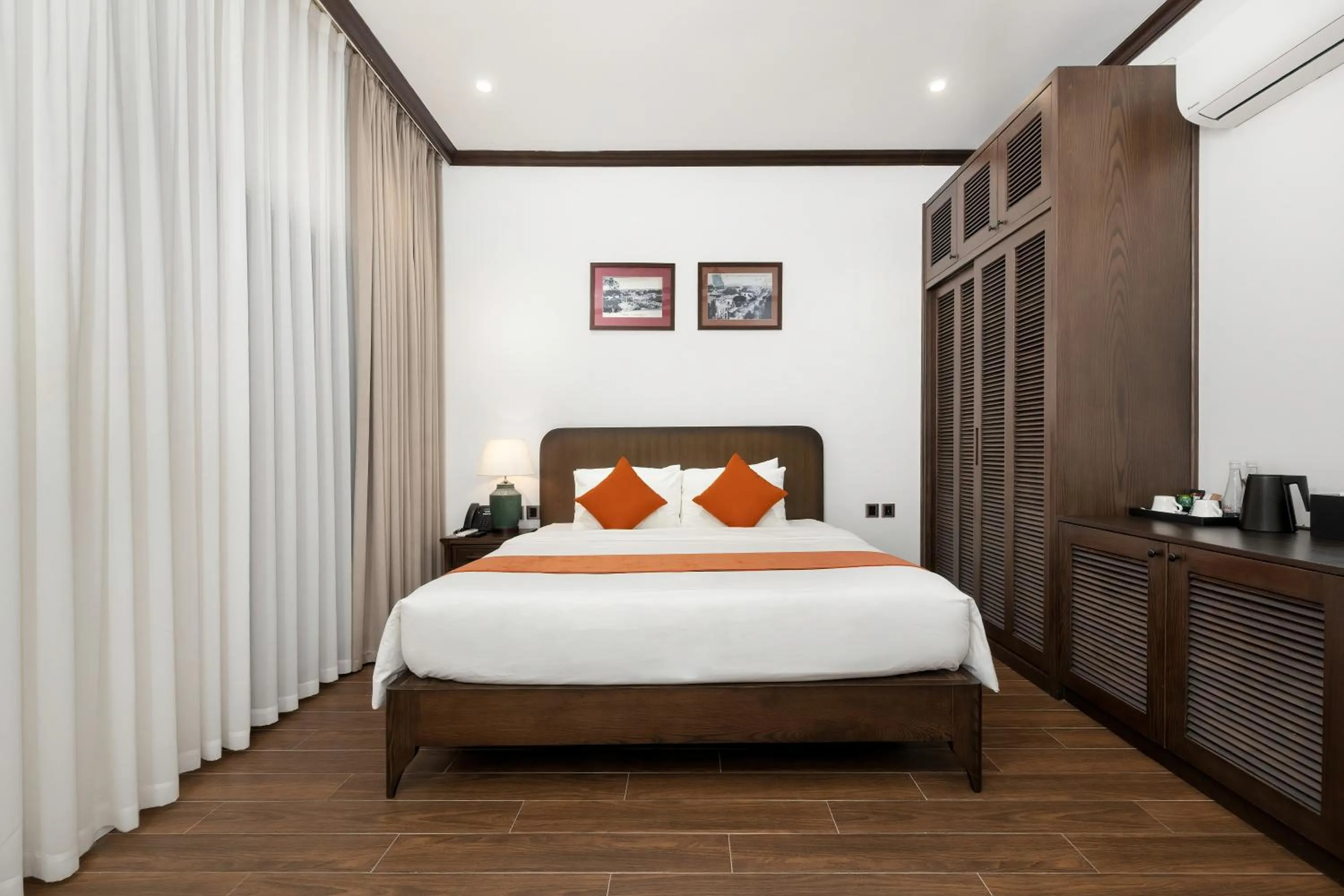 Bed in Paul Chabot Hotel