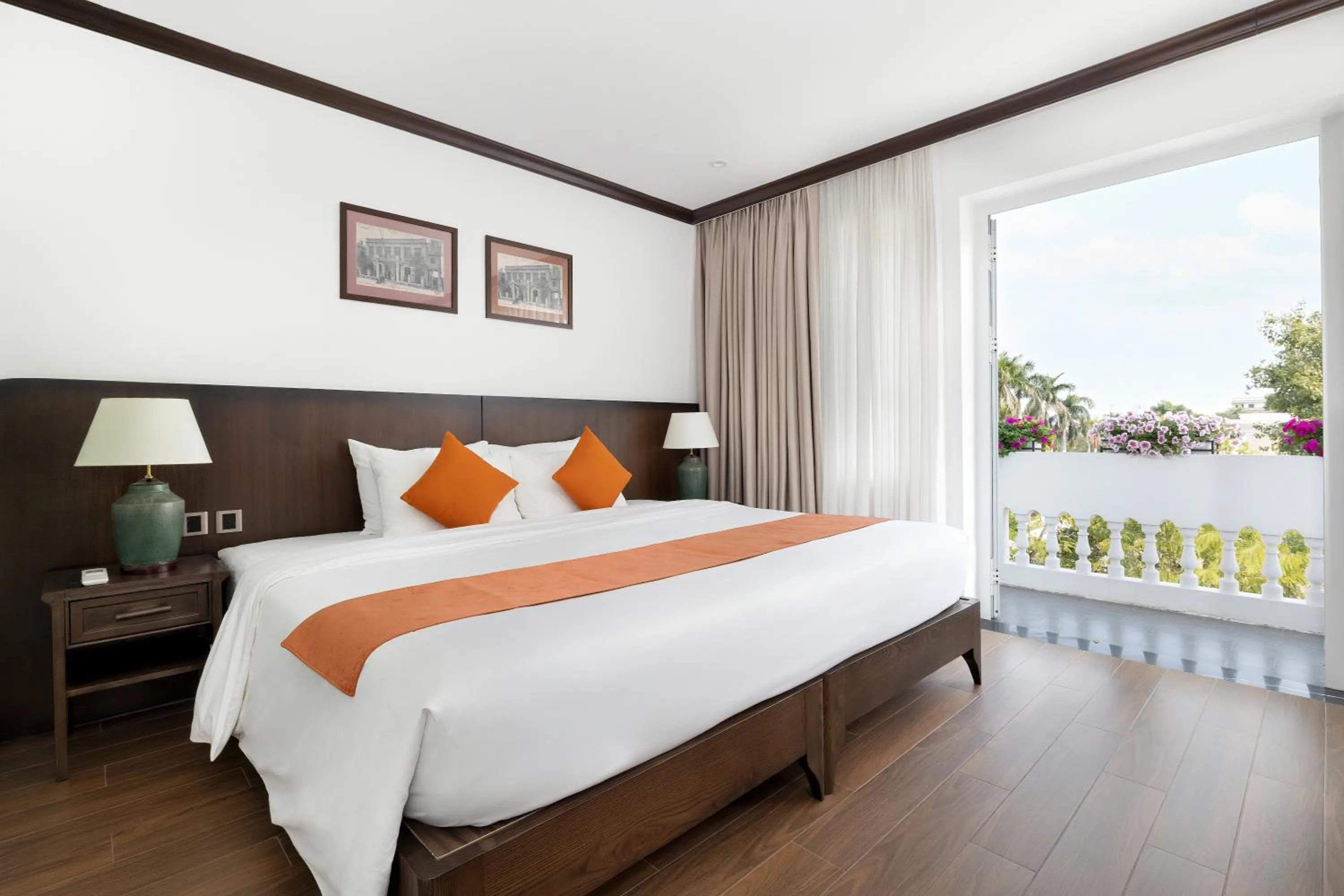 Bed in Paul Chabot Hotel