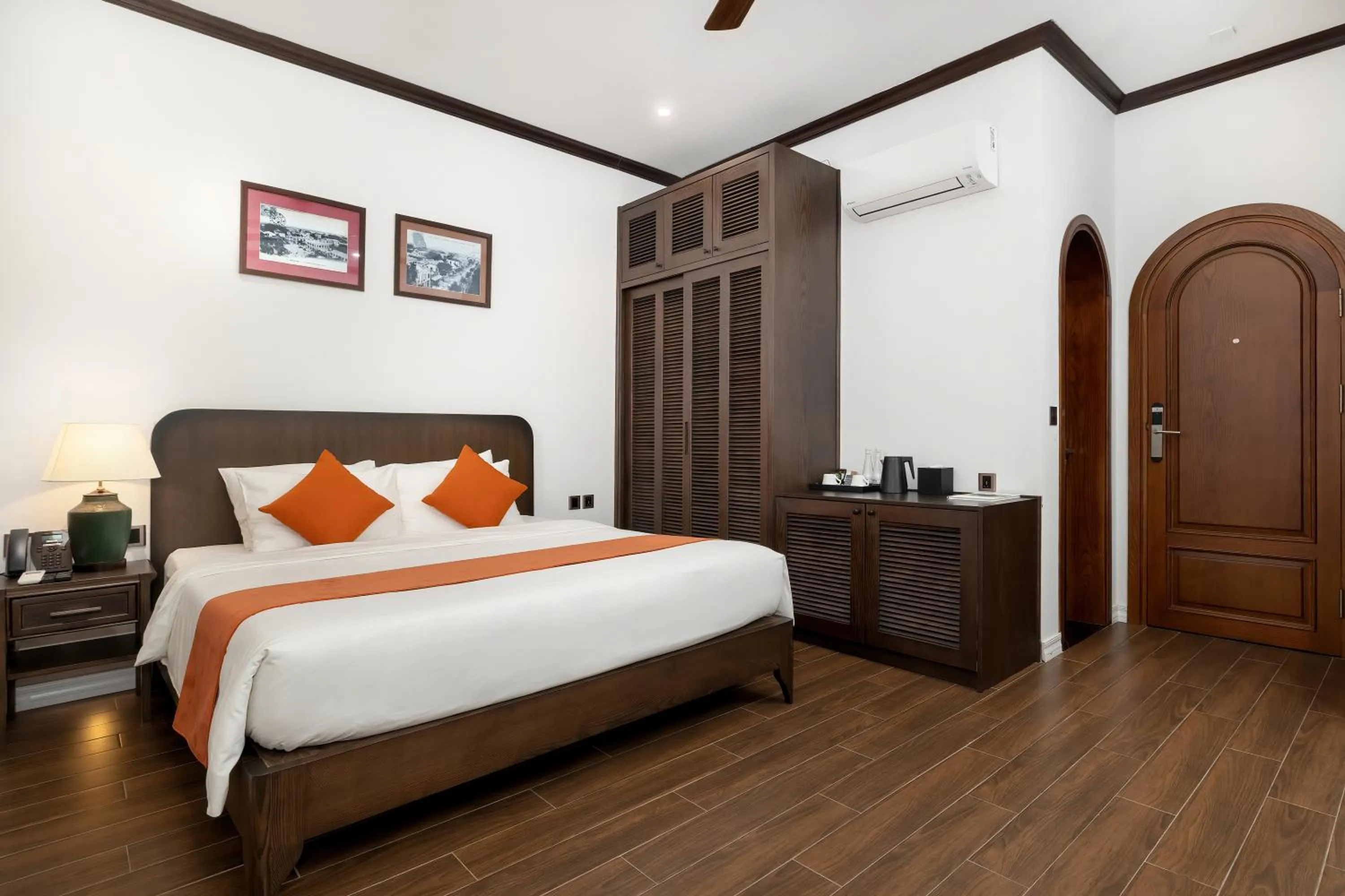 Bed in Paul Chabot Hotel