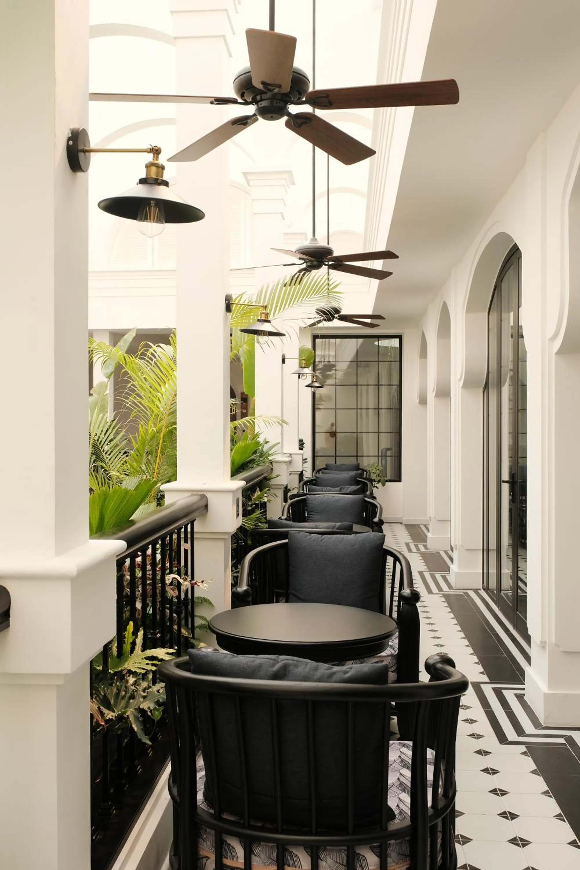 Restaurant/places to eat in Paul Chabot Hotel