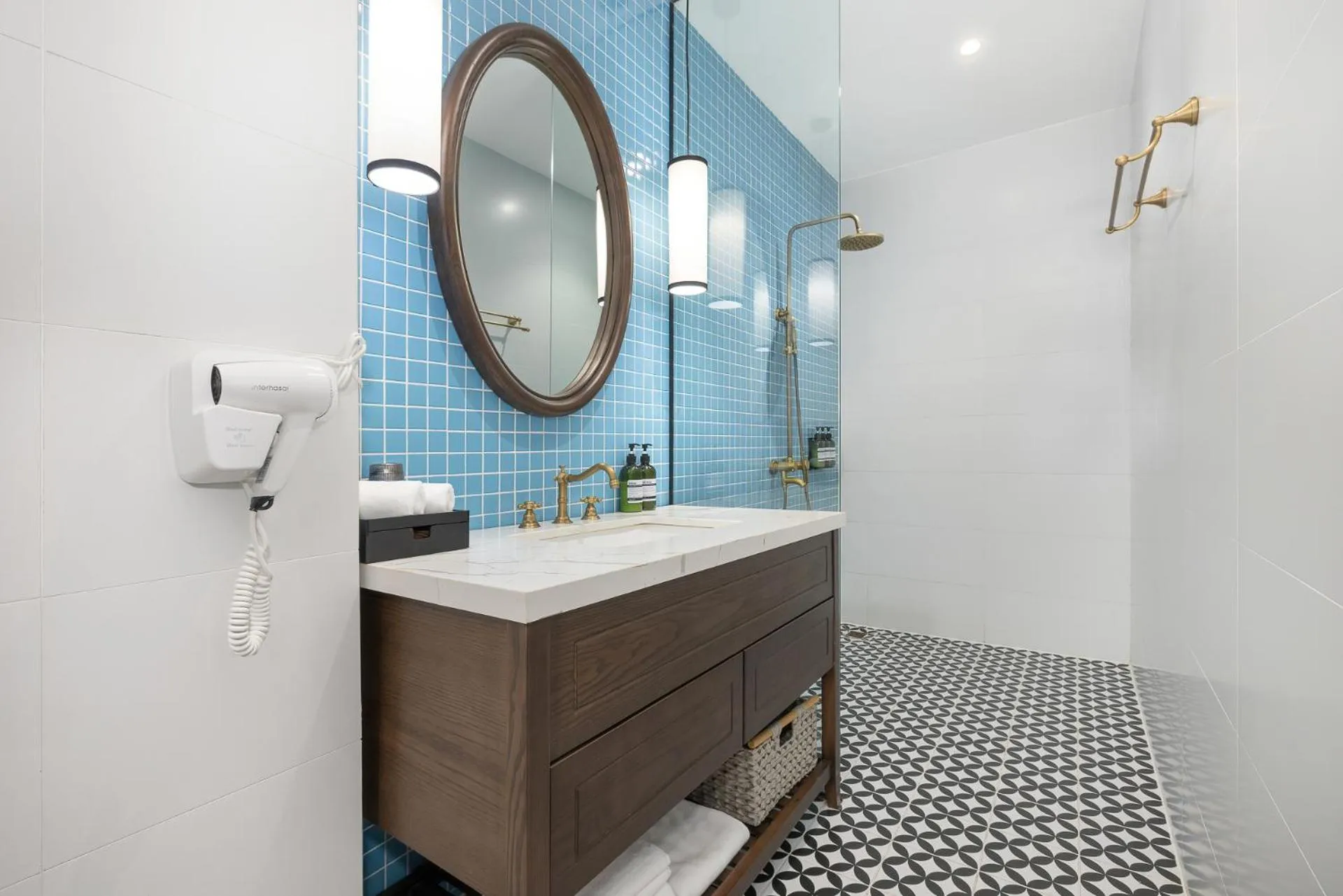 Shower in Paul Chabot Hotel