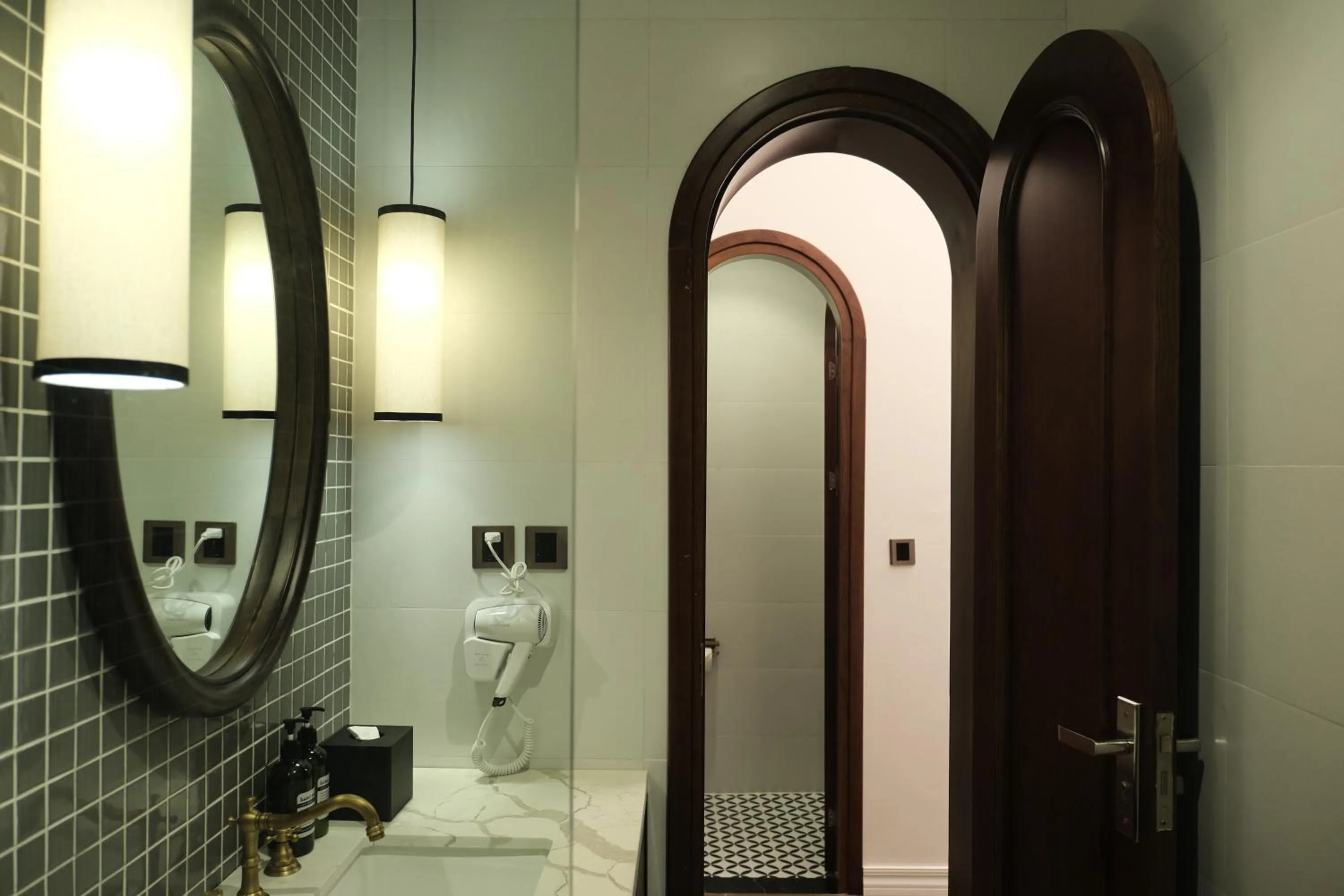 Toilet in Paul Chabot Hotel