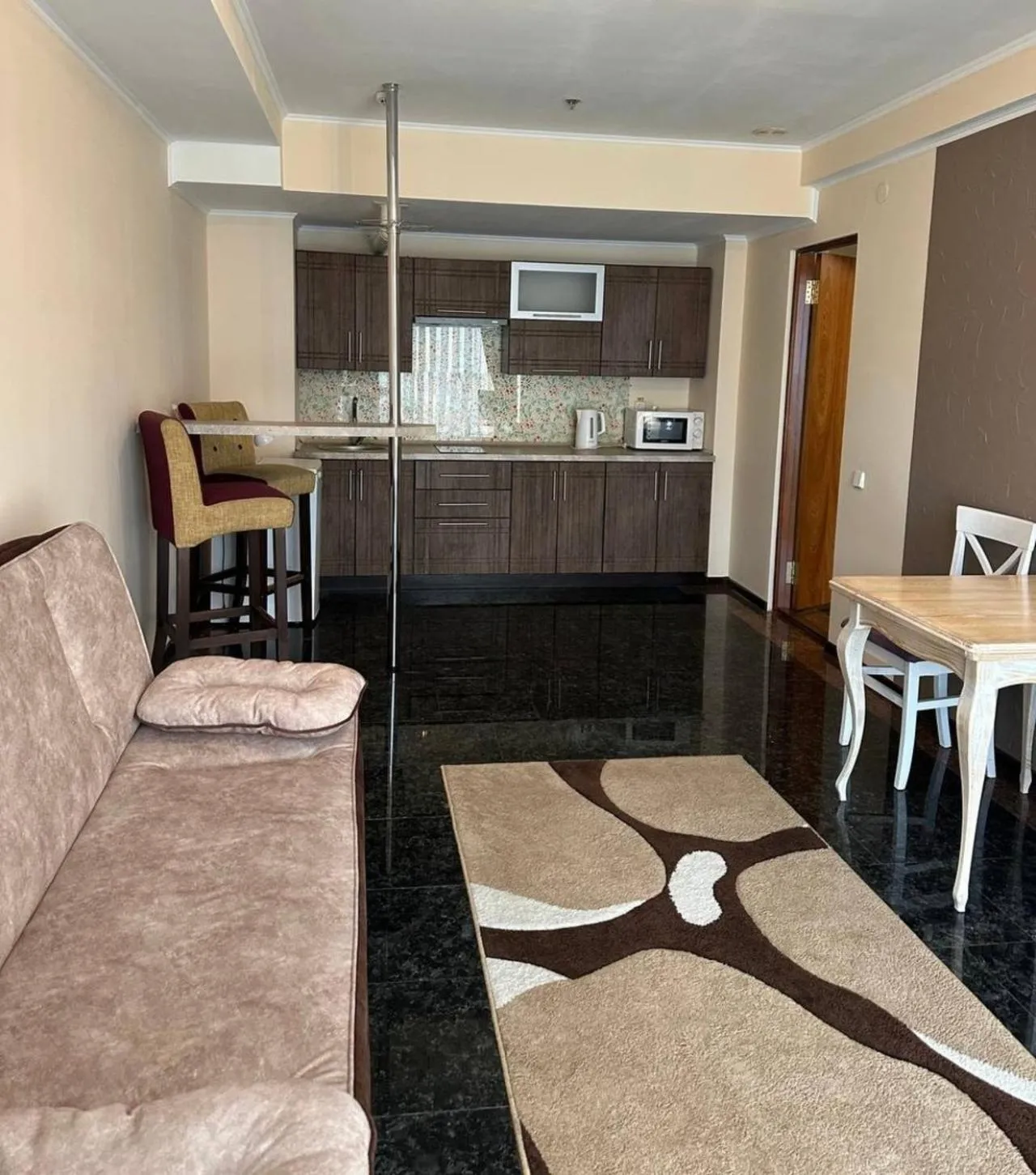 Kitchen or kitchenette in Mark Plaza Hotel