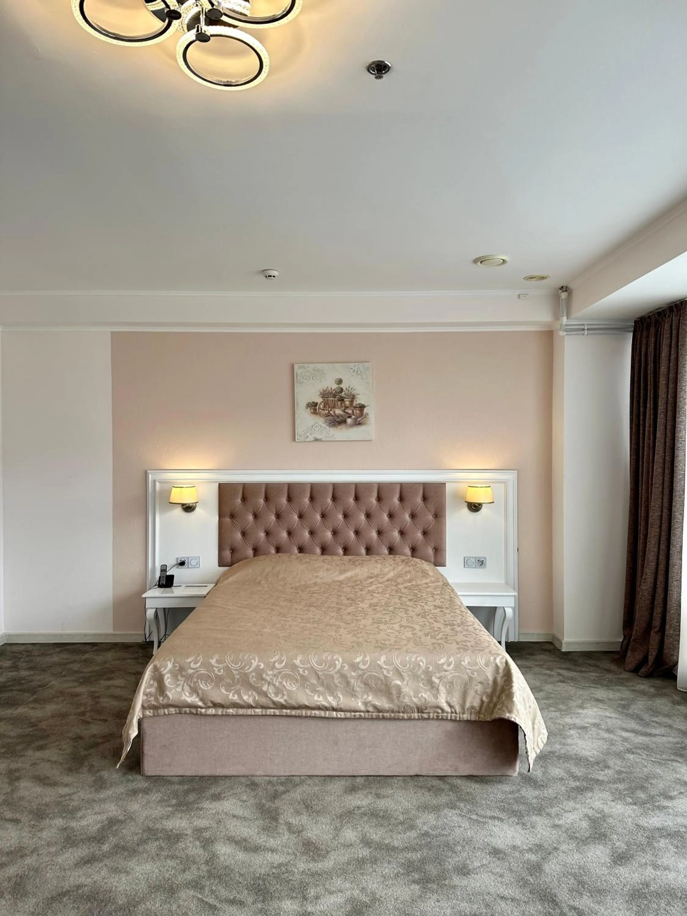 Bed in Mark Plaza Hotel