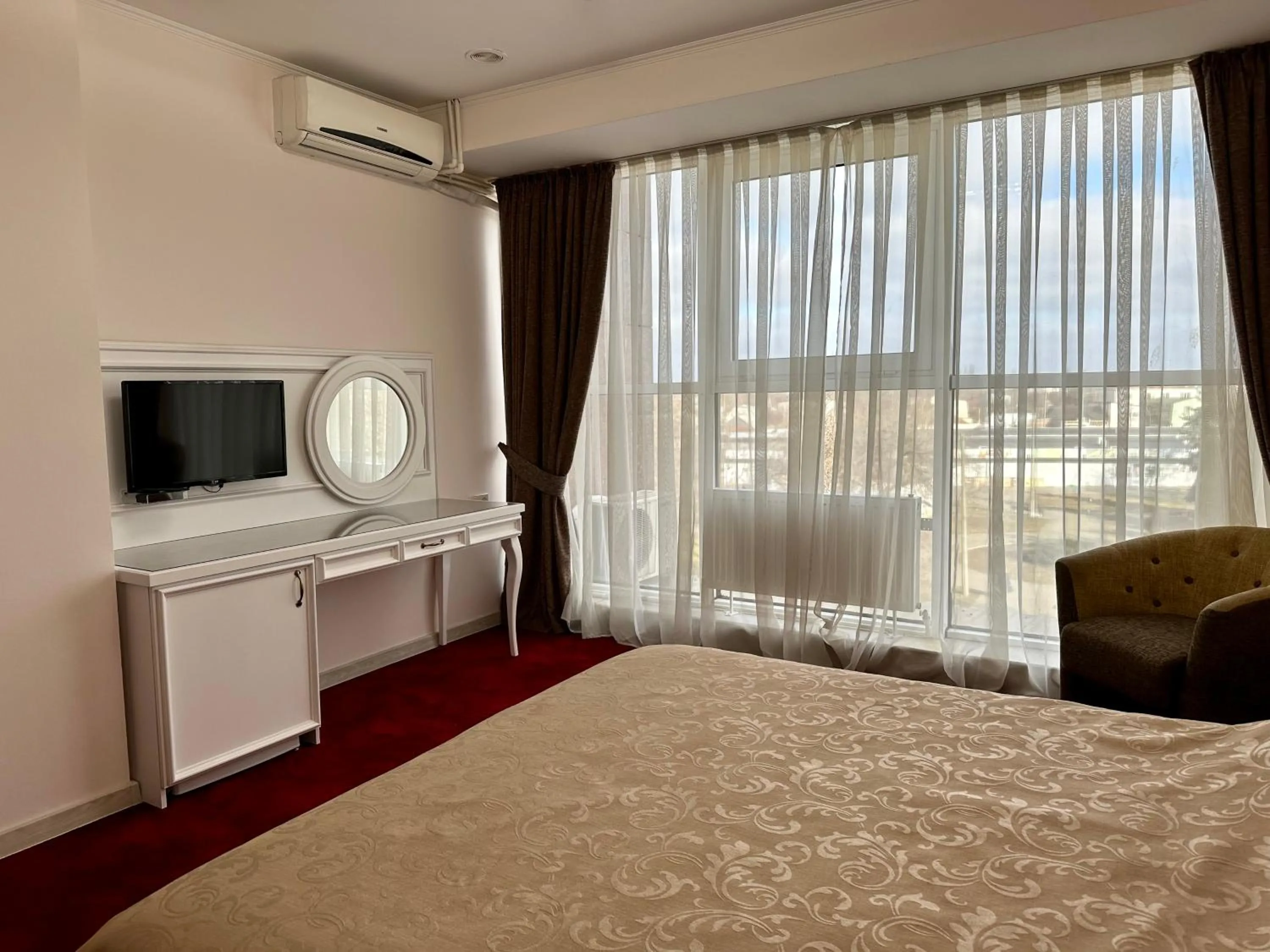 Bed in Mark Plaza Hotel