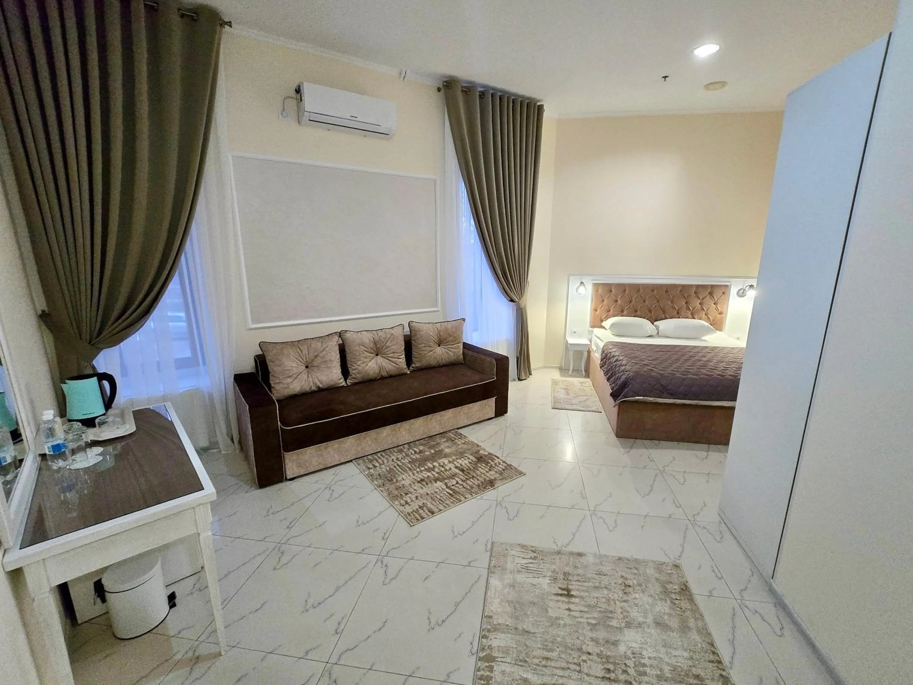 Mark Plaza Hotel