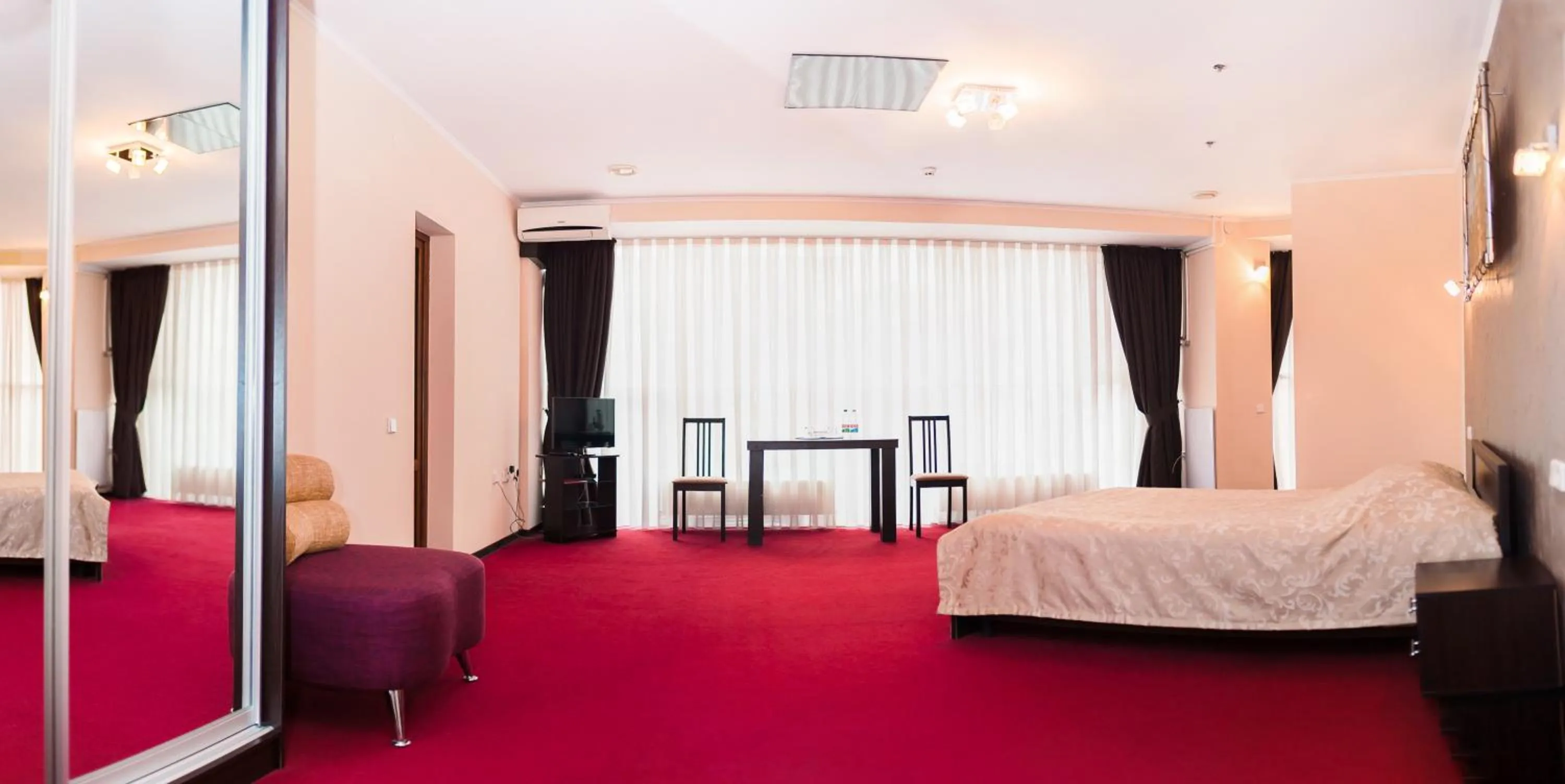 Mark Plaza Hotel