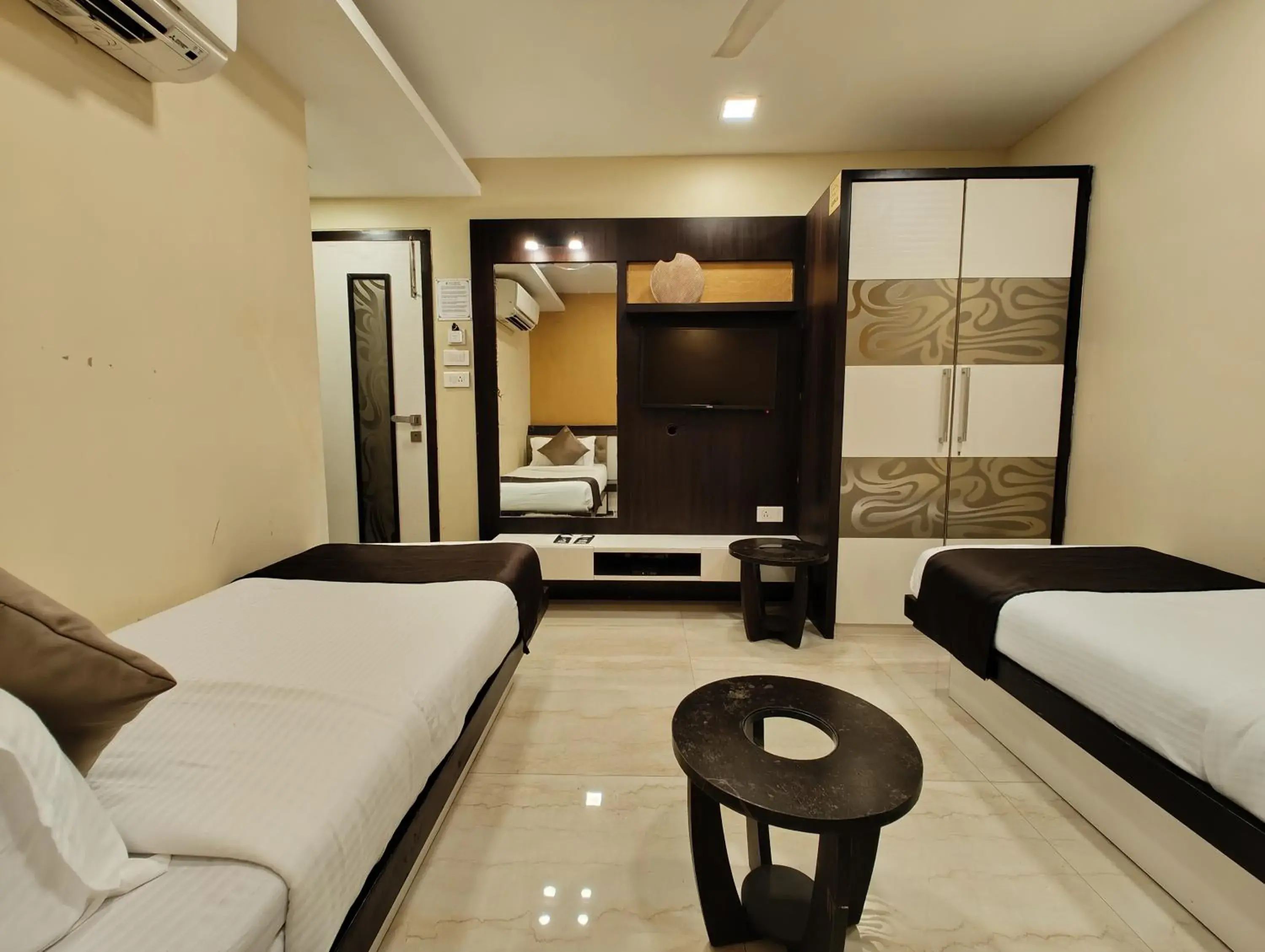 Super Deluxe Twin - single occupancy in The Majlis Hotel - Colaba Mumbai Super Deluxe Twin - single occupancy in The Majlis Hotel - Colaba Mumbai