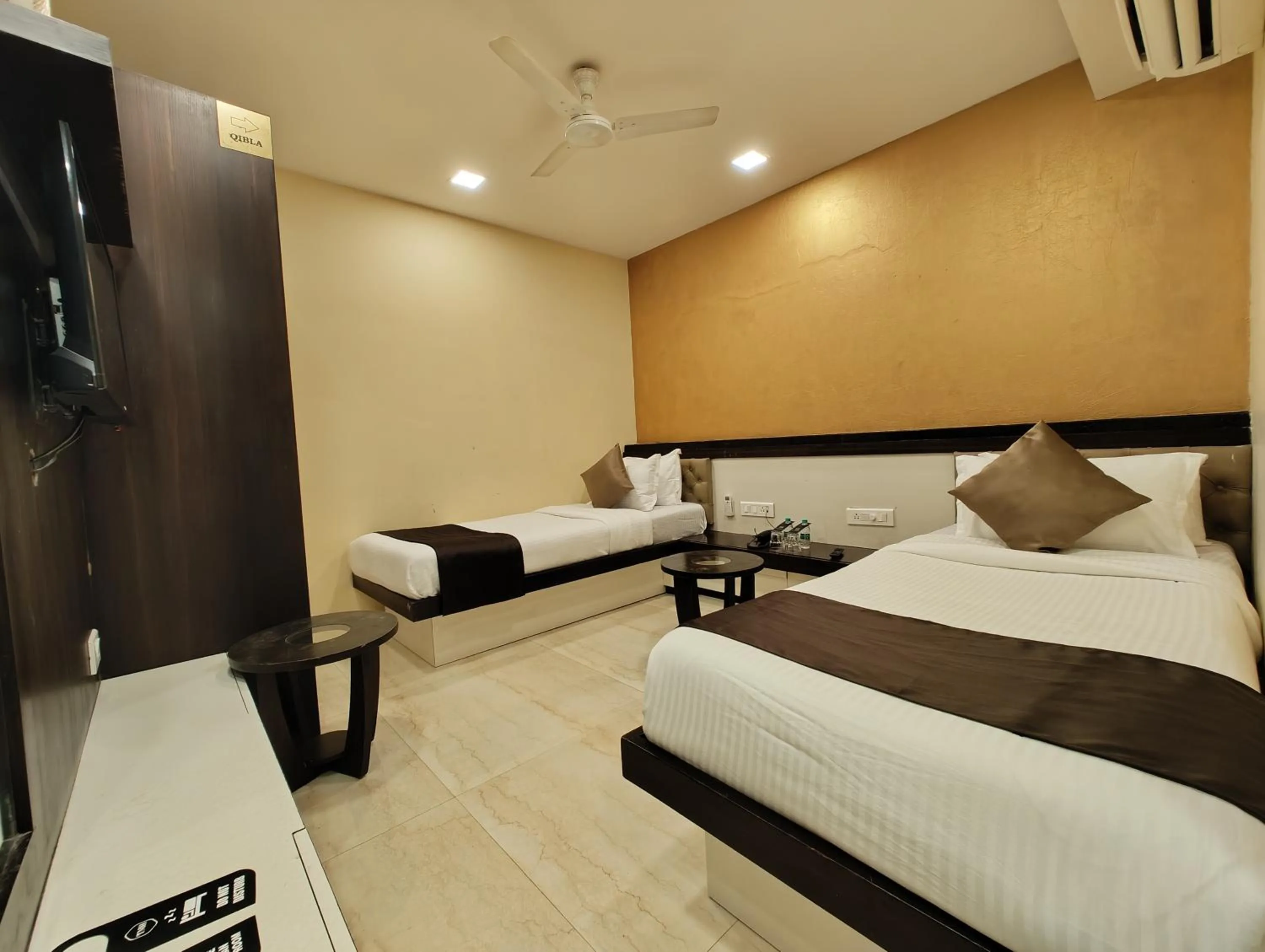 Super Deluxe Twin - single occupancy in The Majlis Hotel - Colaba Mumbai