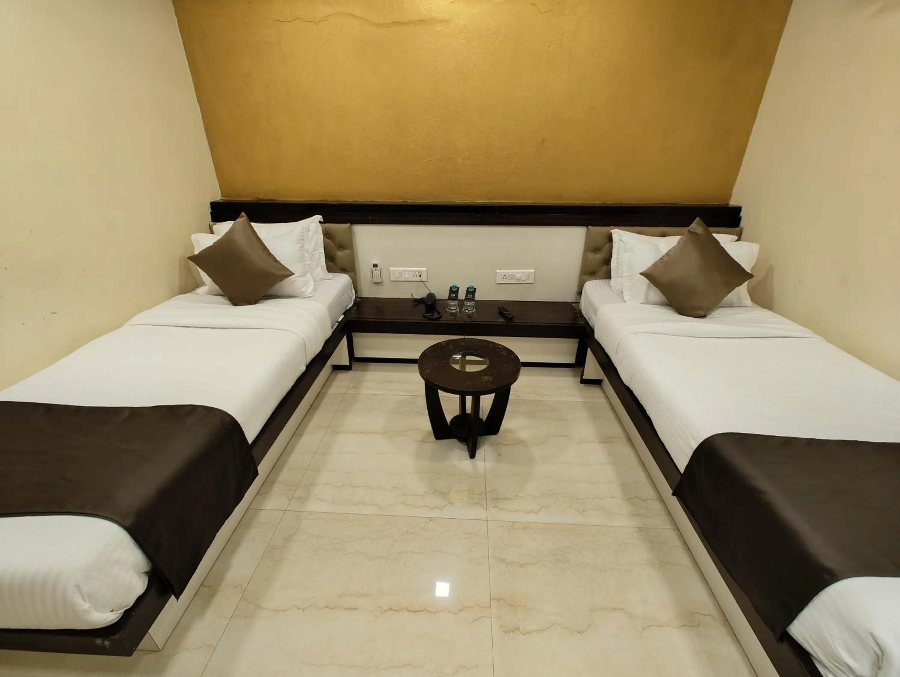 Super Deluxe Twin - single occupancy in The Majlis Hotel - Colaba Mumbai